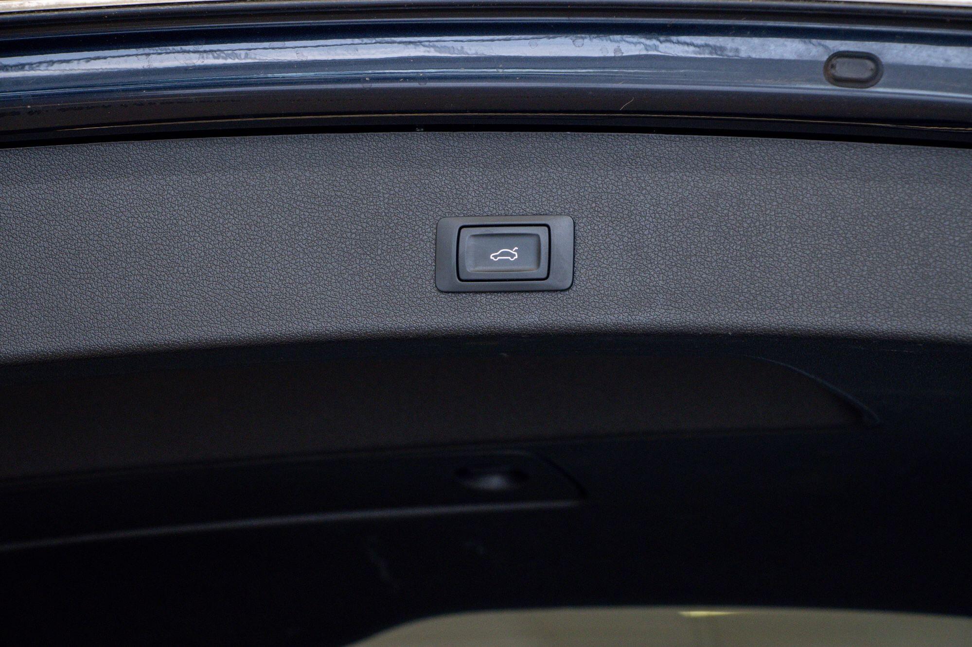 Audi Q5 view 14