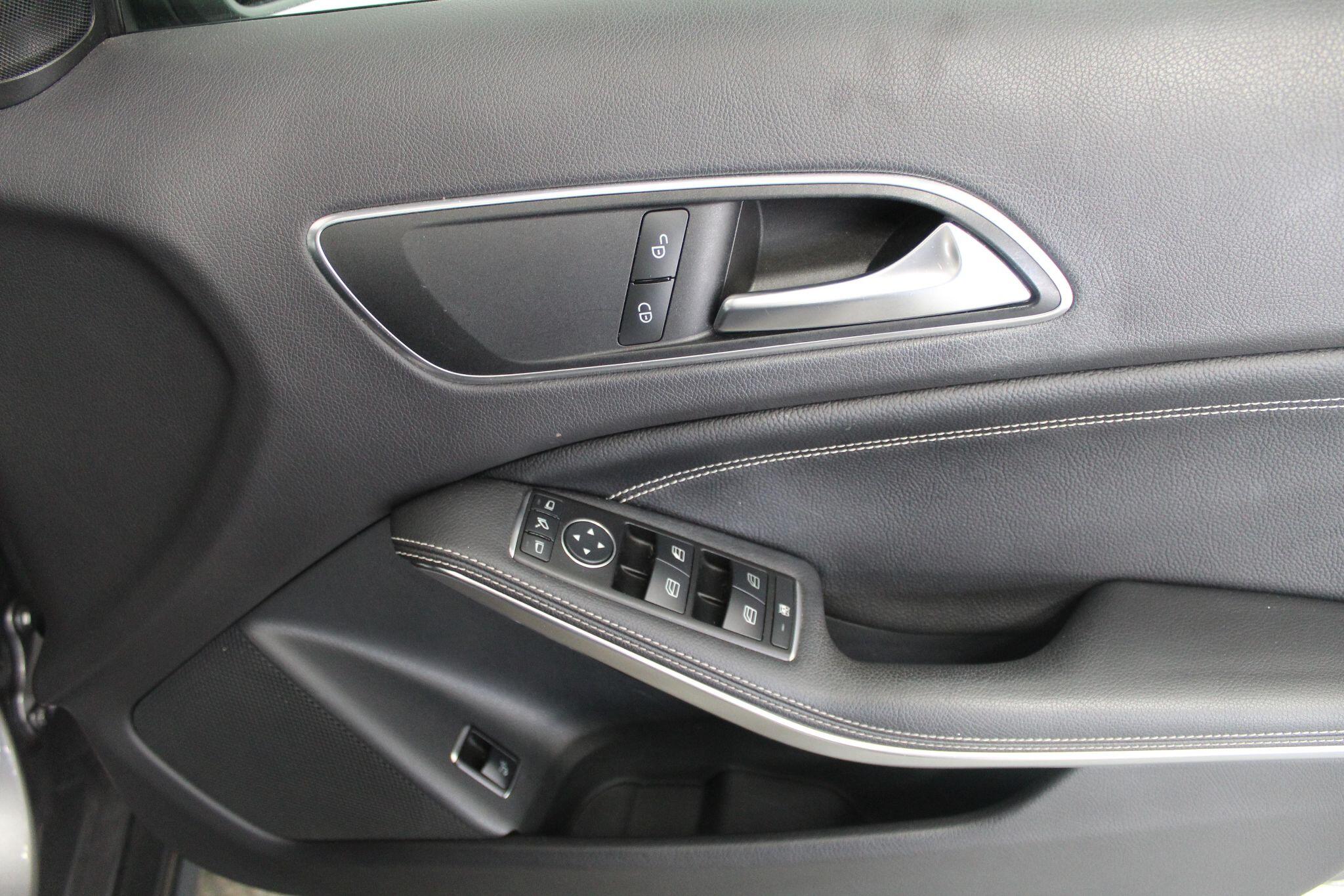 Mercedes-Benz Gla view 50