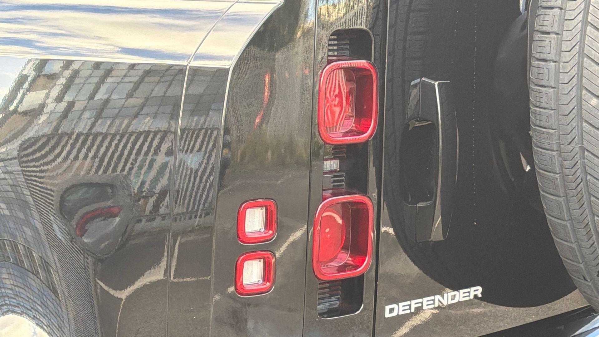 Land Rover Defender view 19