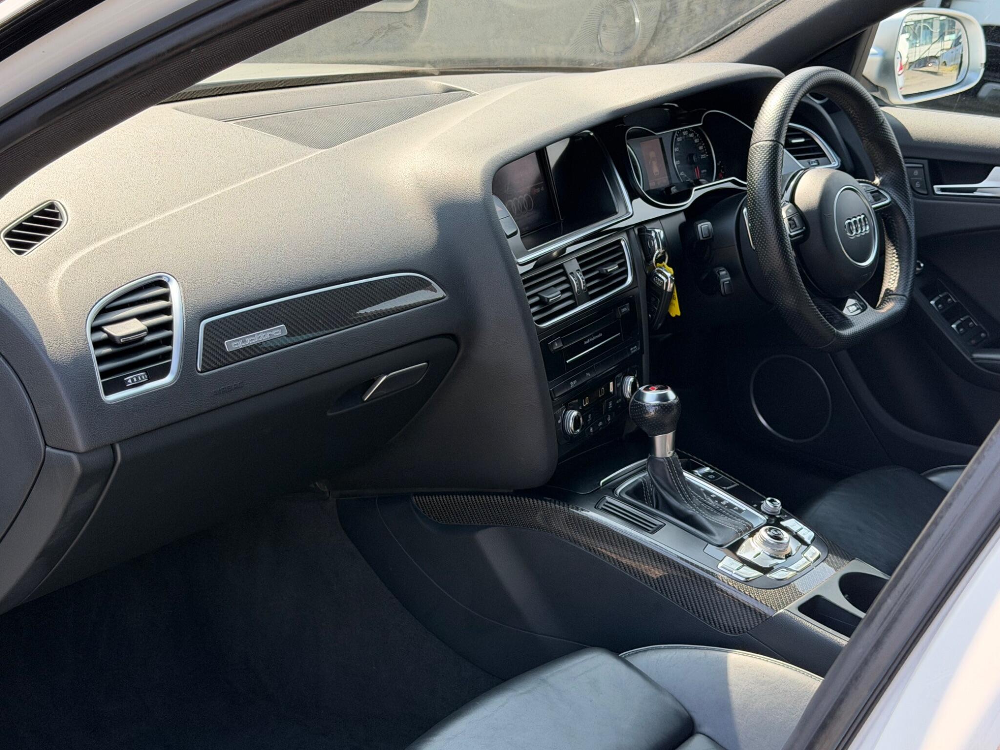 Audi RS4 view 13