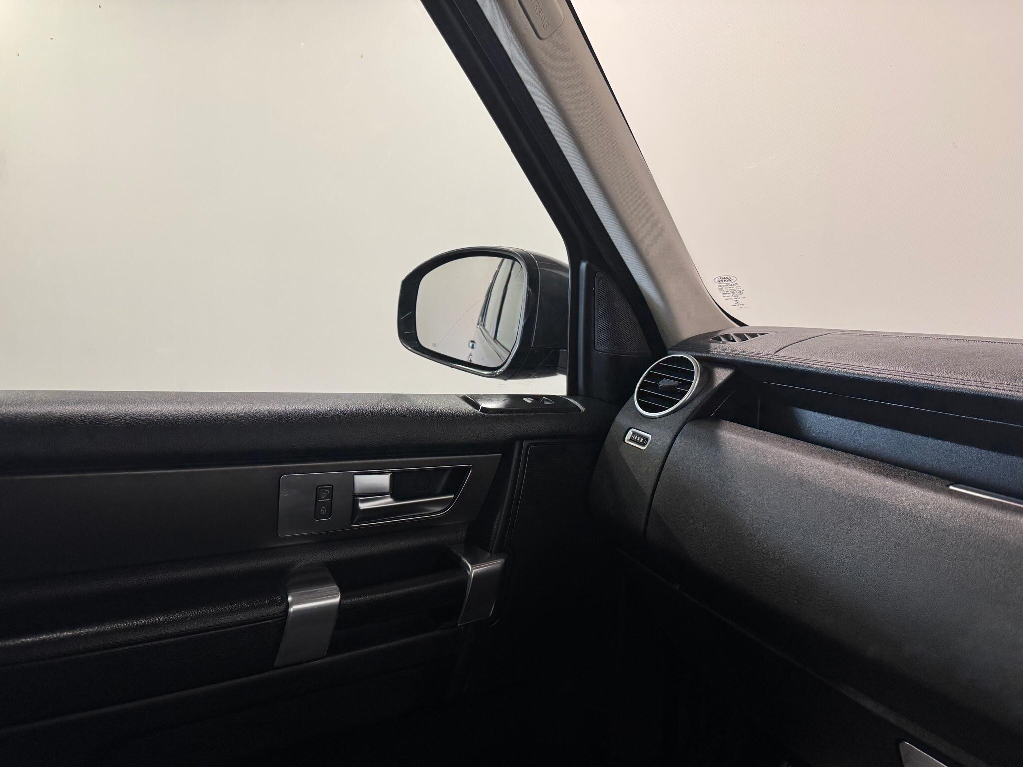 Land Rover Discovery view 23
