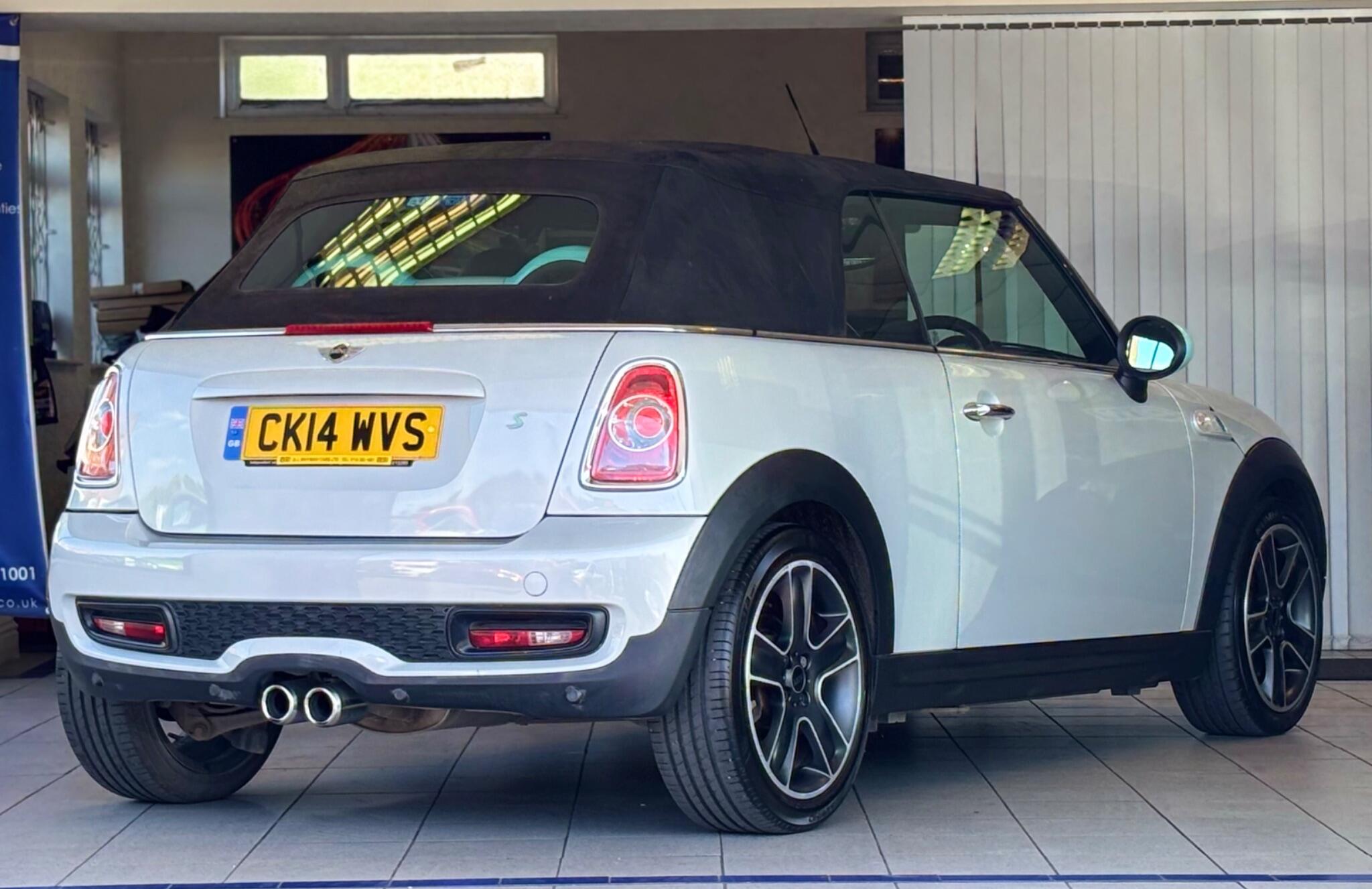 Mini Convertible view 10
