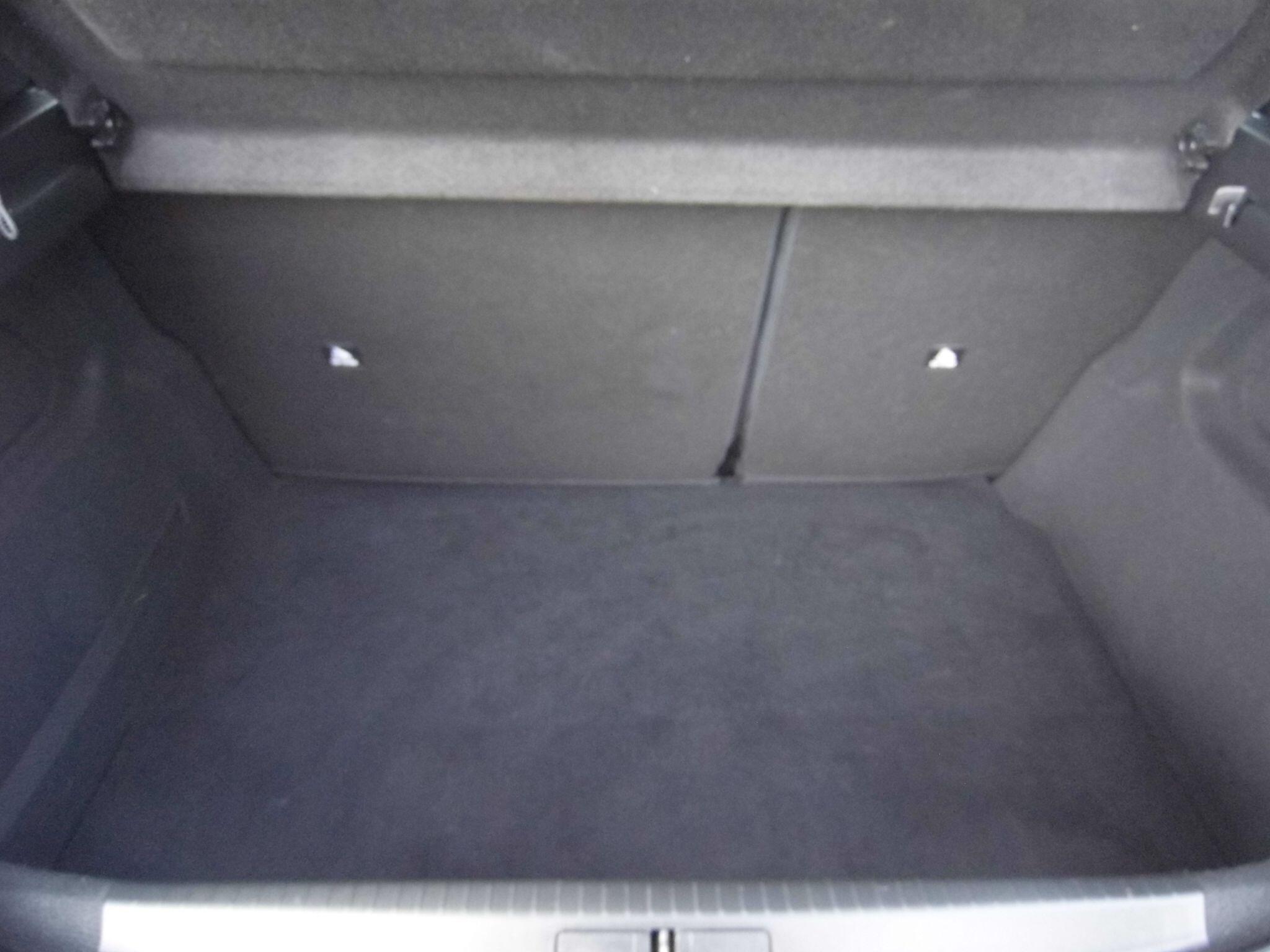 Peugeot 208 view 20