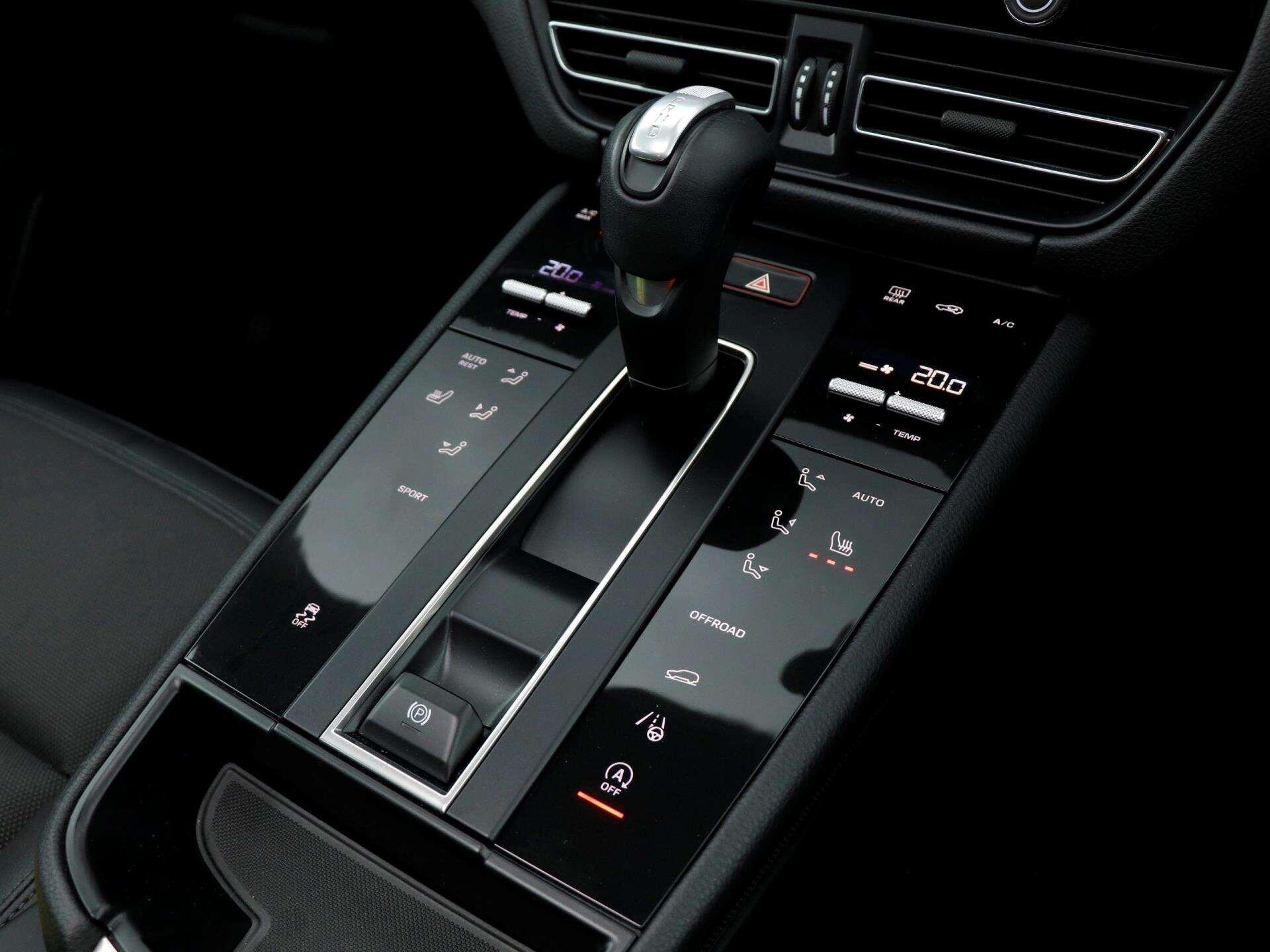 Porsche Macan view 19