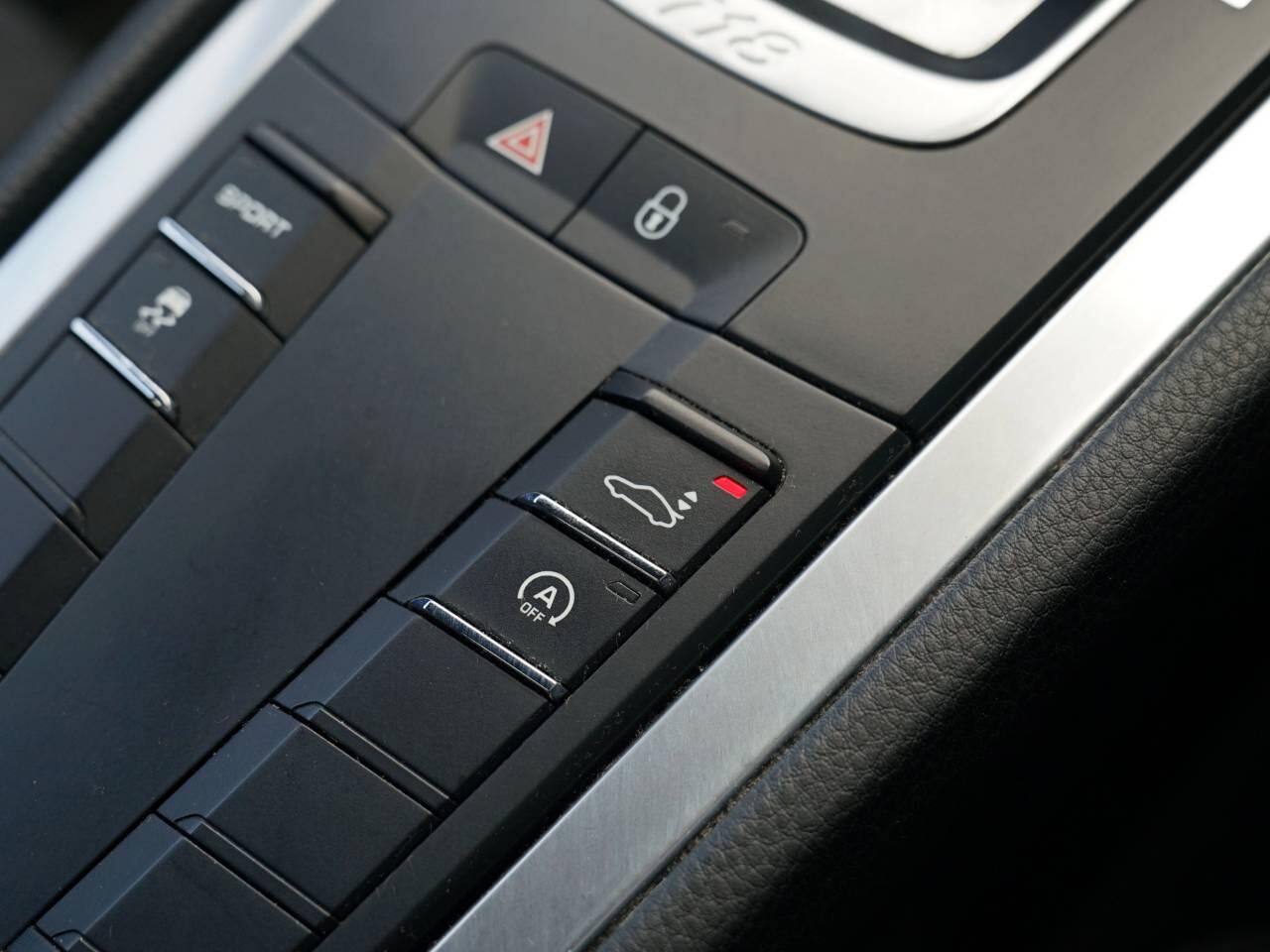 Porsche Cayman view 36