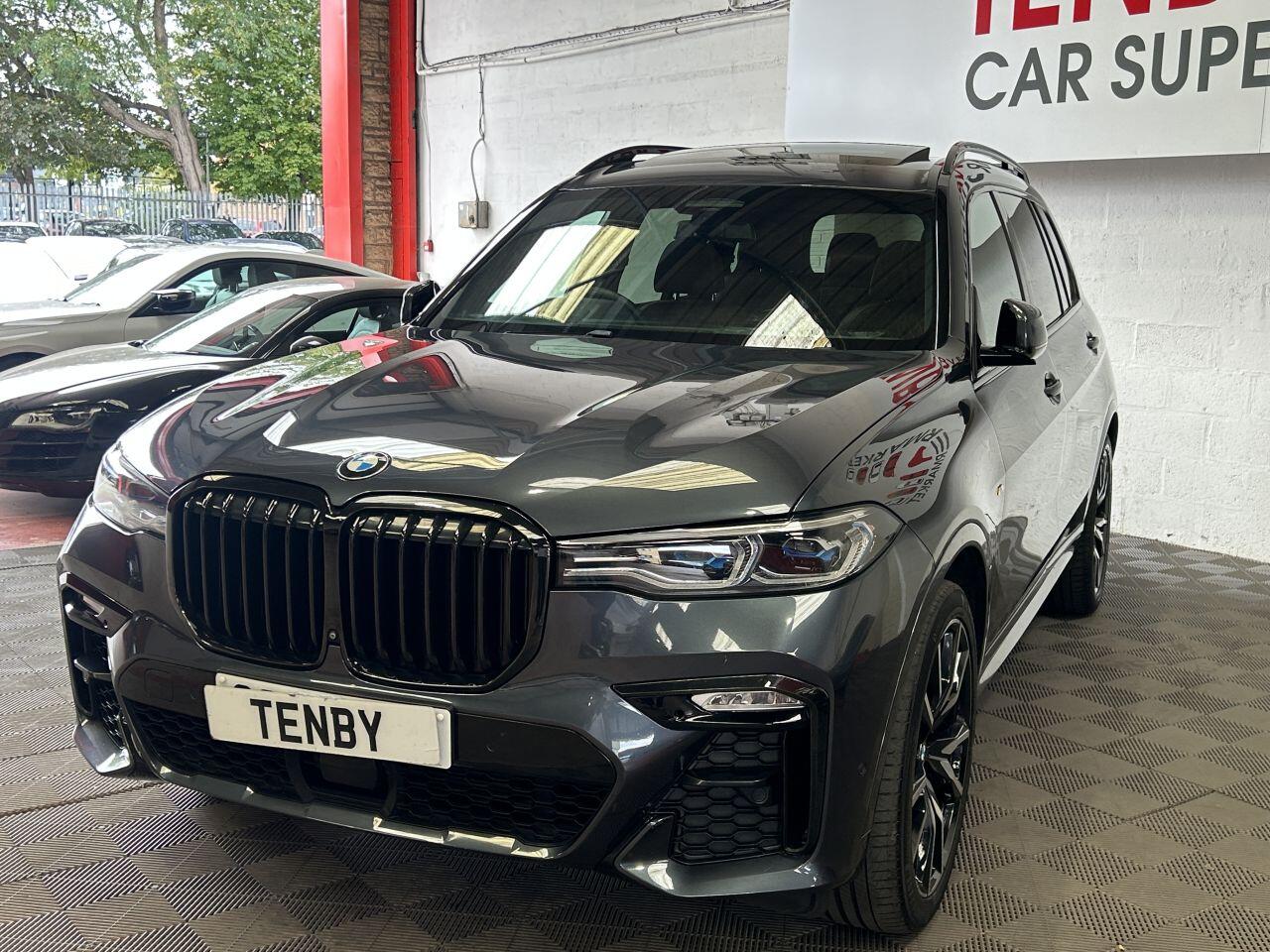 BMW X7 view 5