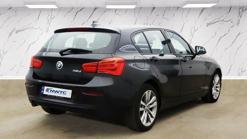 BMW 1 Series view 7