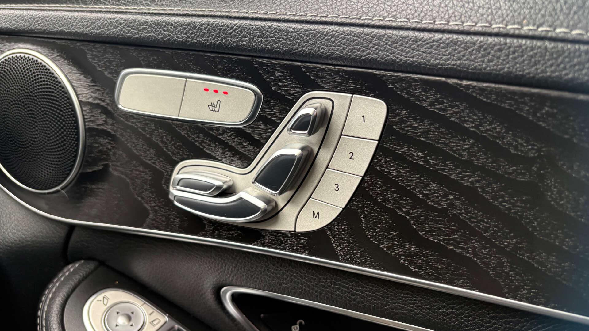 Mercedes-Benz C-Class view 27