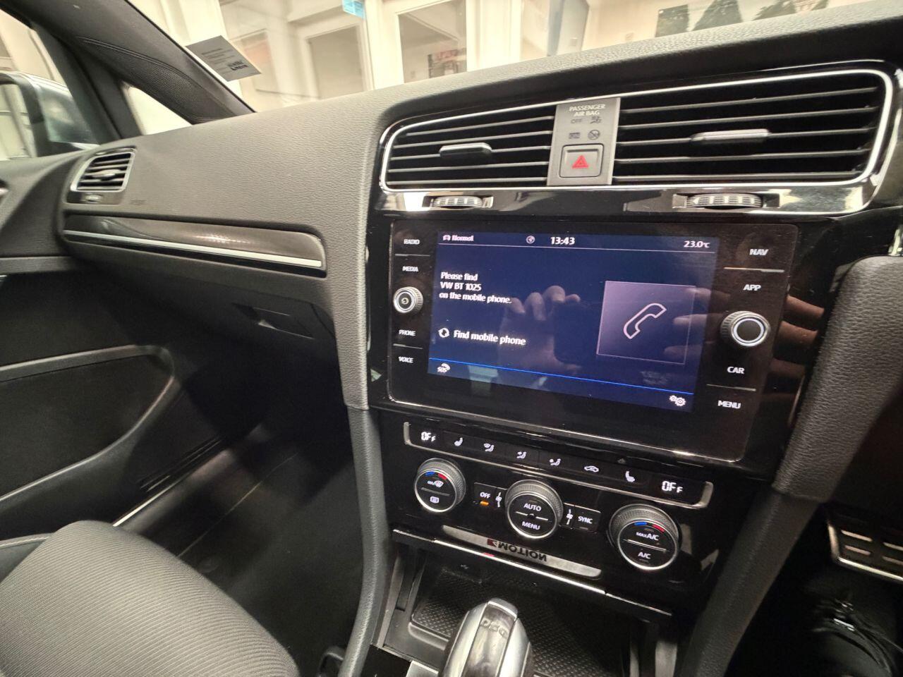 Volkswagen Golf view 47