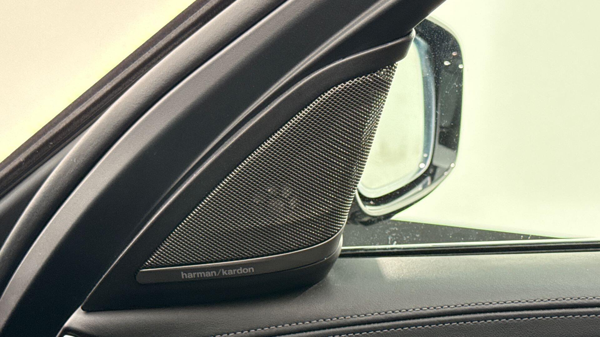 BMW M5 view 21