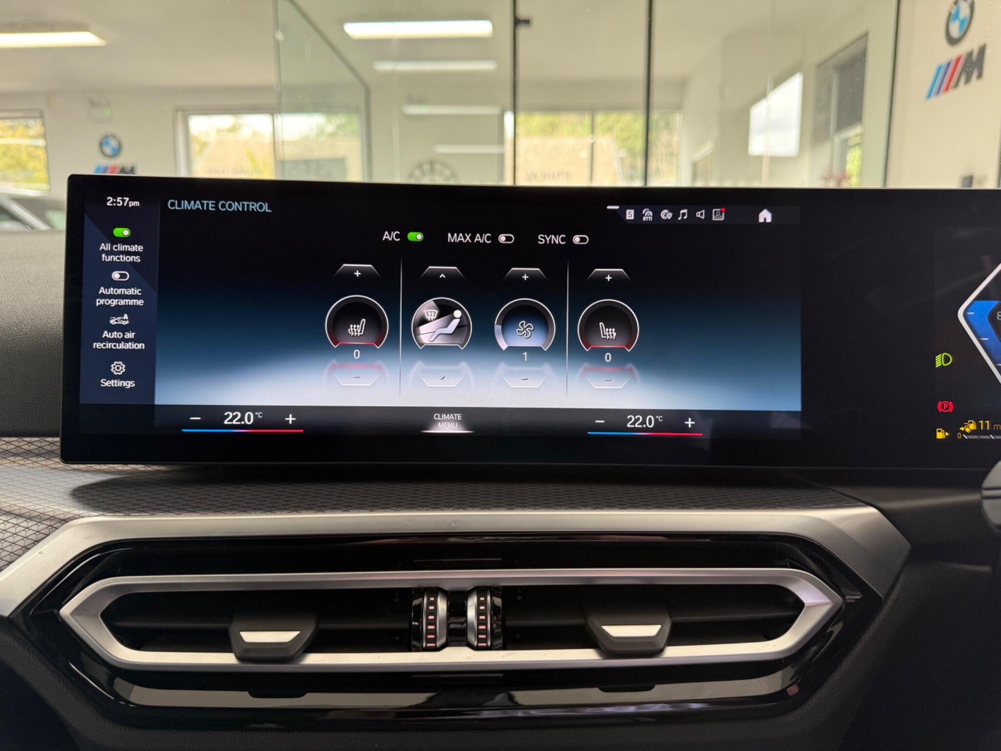BMW 3 Series view 18
