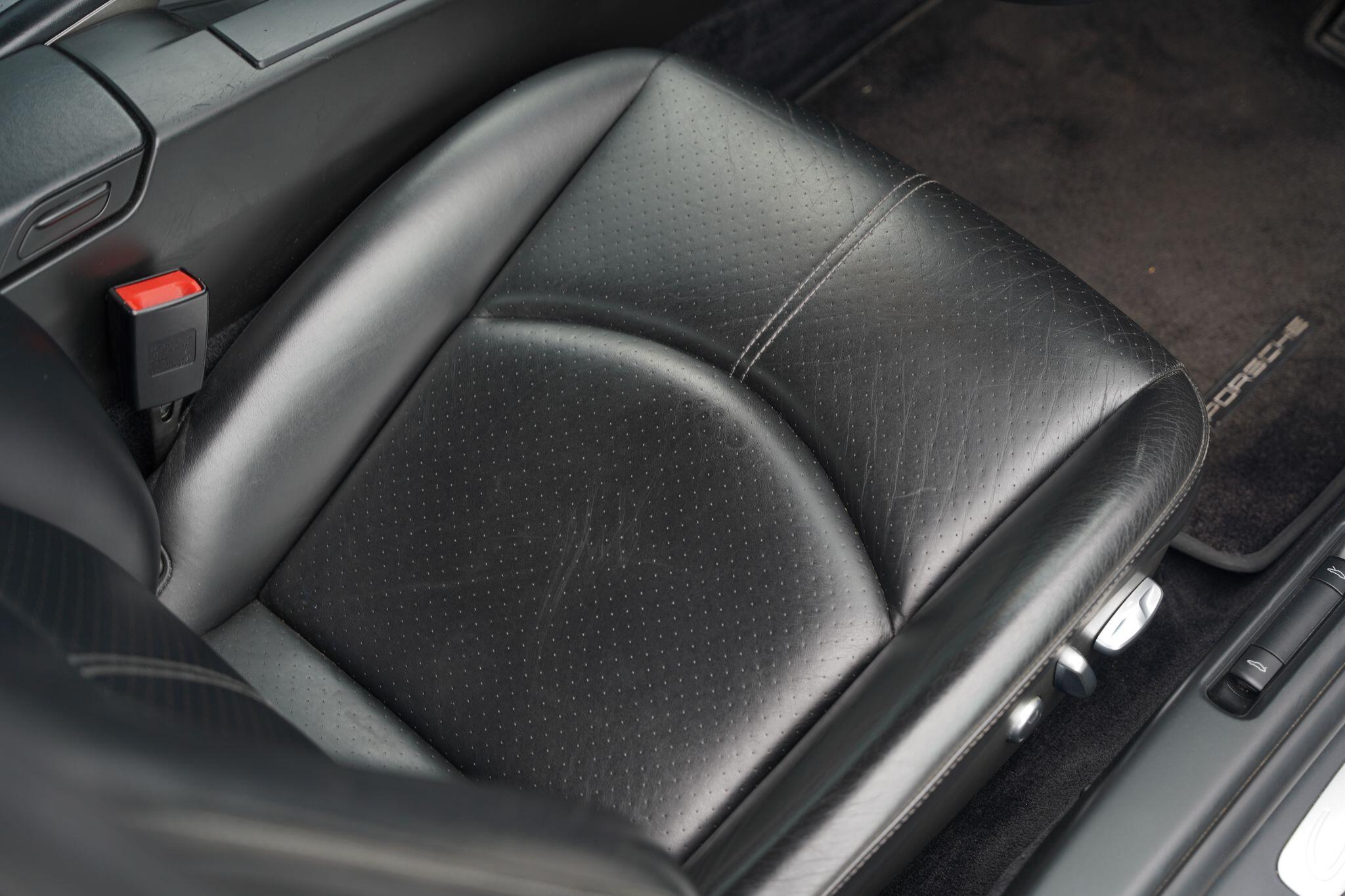 Porsche 911 view 19