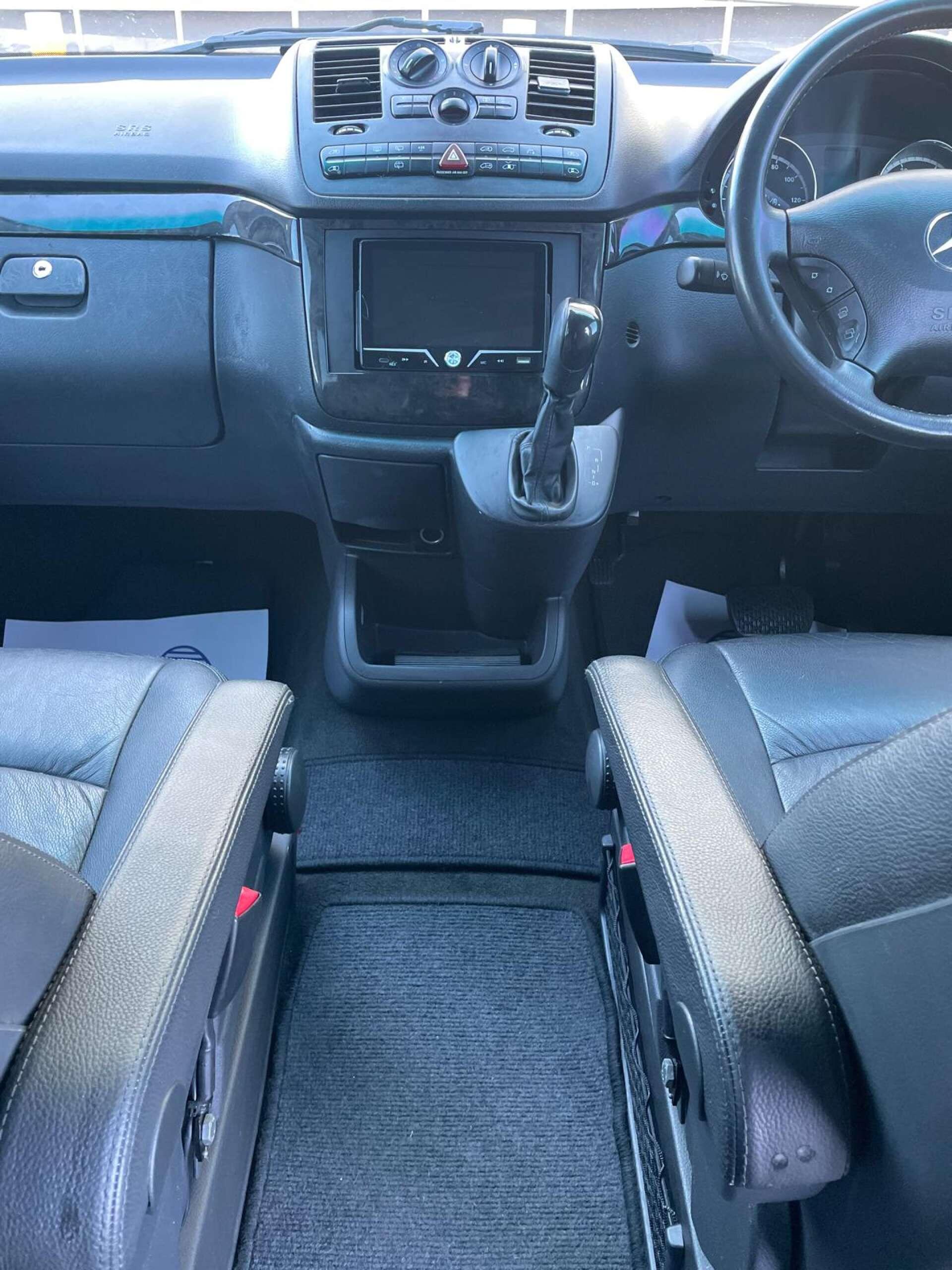 Mercedes-Benz Viano view 2