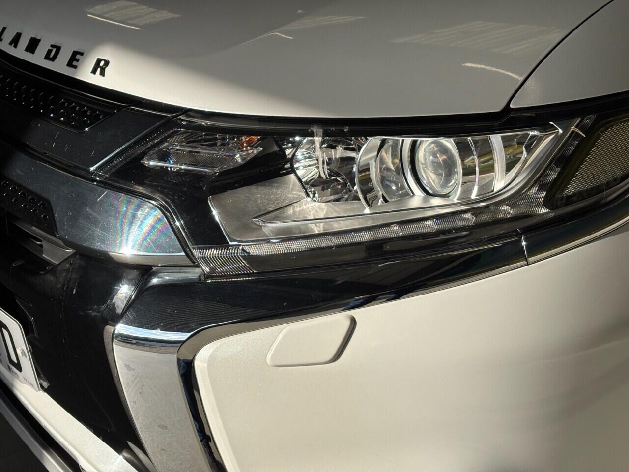Mitsubishi Outlander view 45