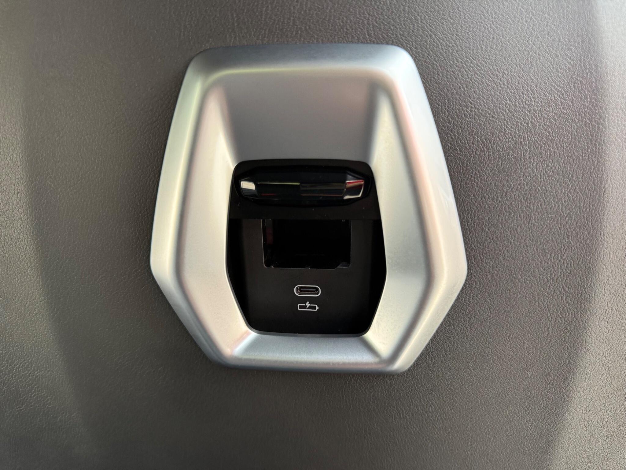 BMW XM view 29