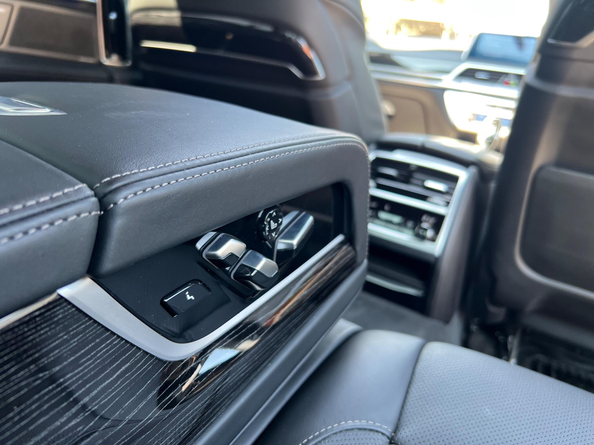 BMW 7 Series view 57
