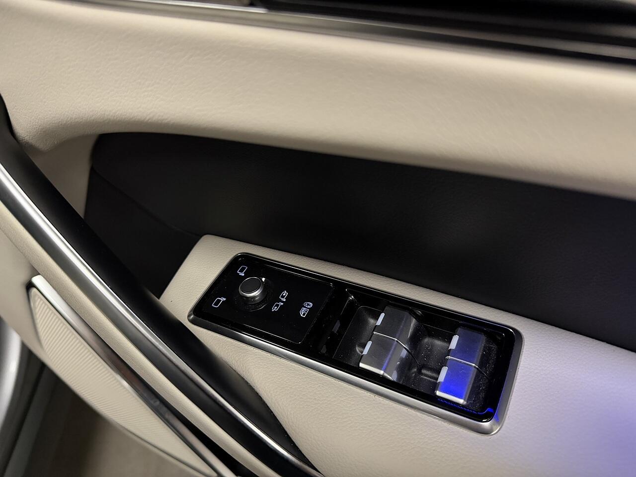 Jaguar F-Pace view 17