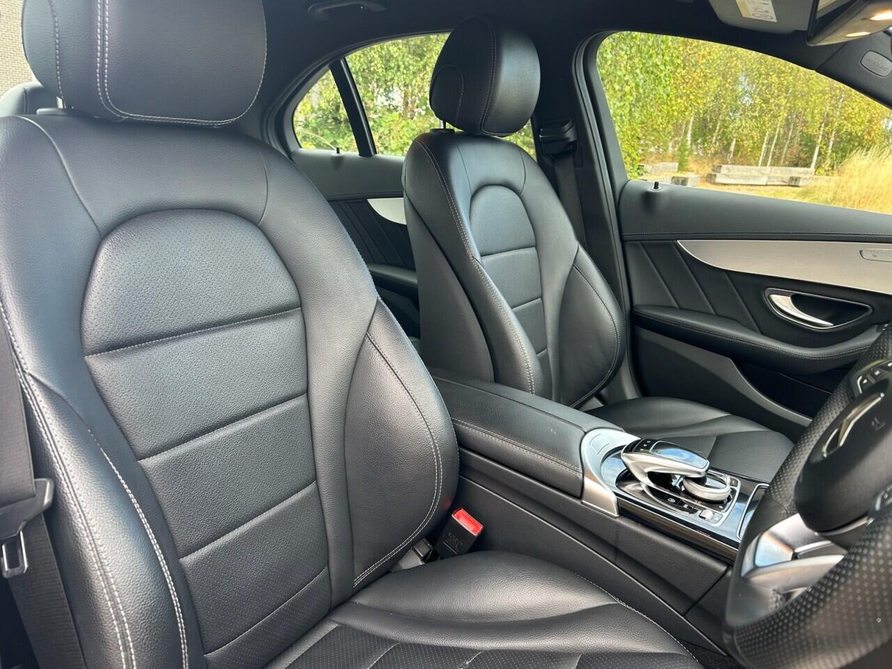 Mercedes-Benz C-Class view 19