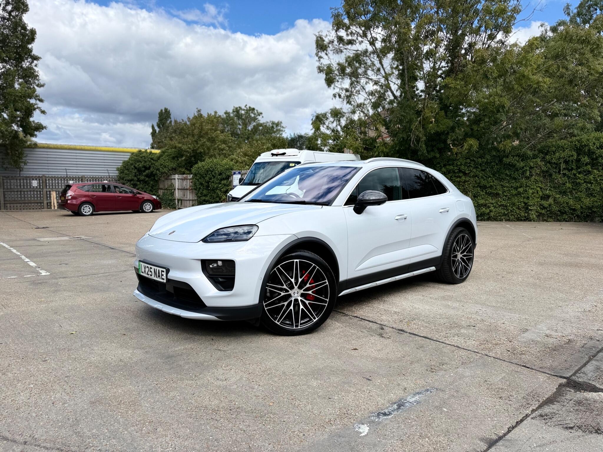Porsche Macan view 8