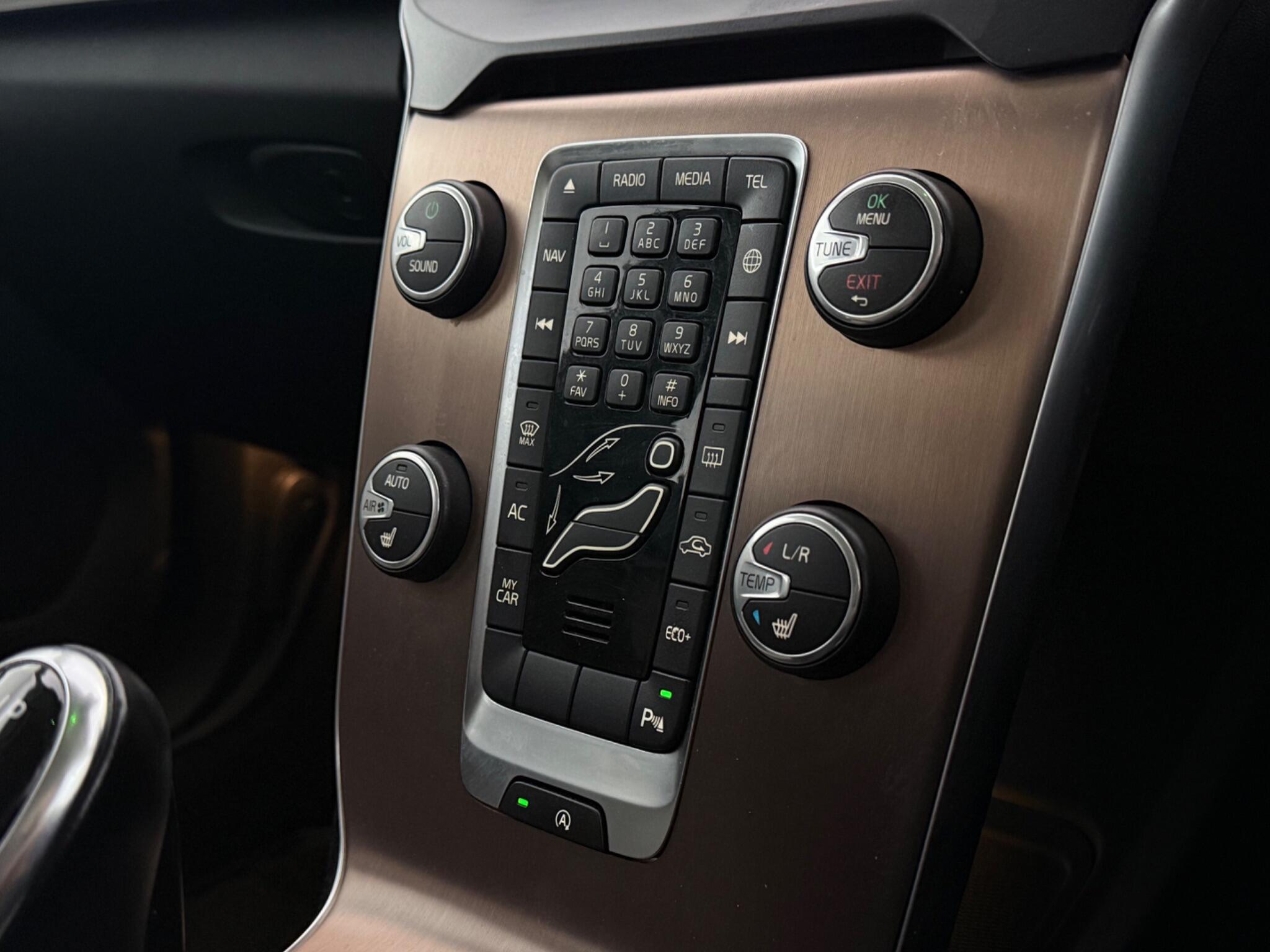 Volvo V40 Cross Country view 23