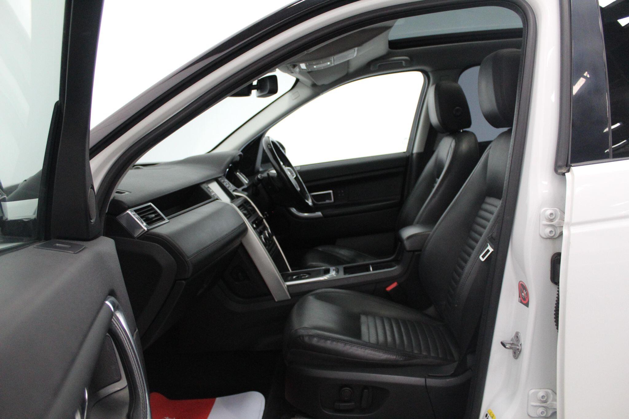 Land Rover Discovery Sport view 50