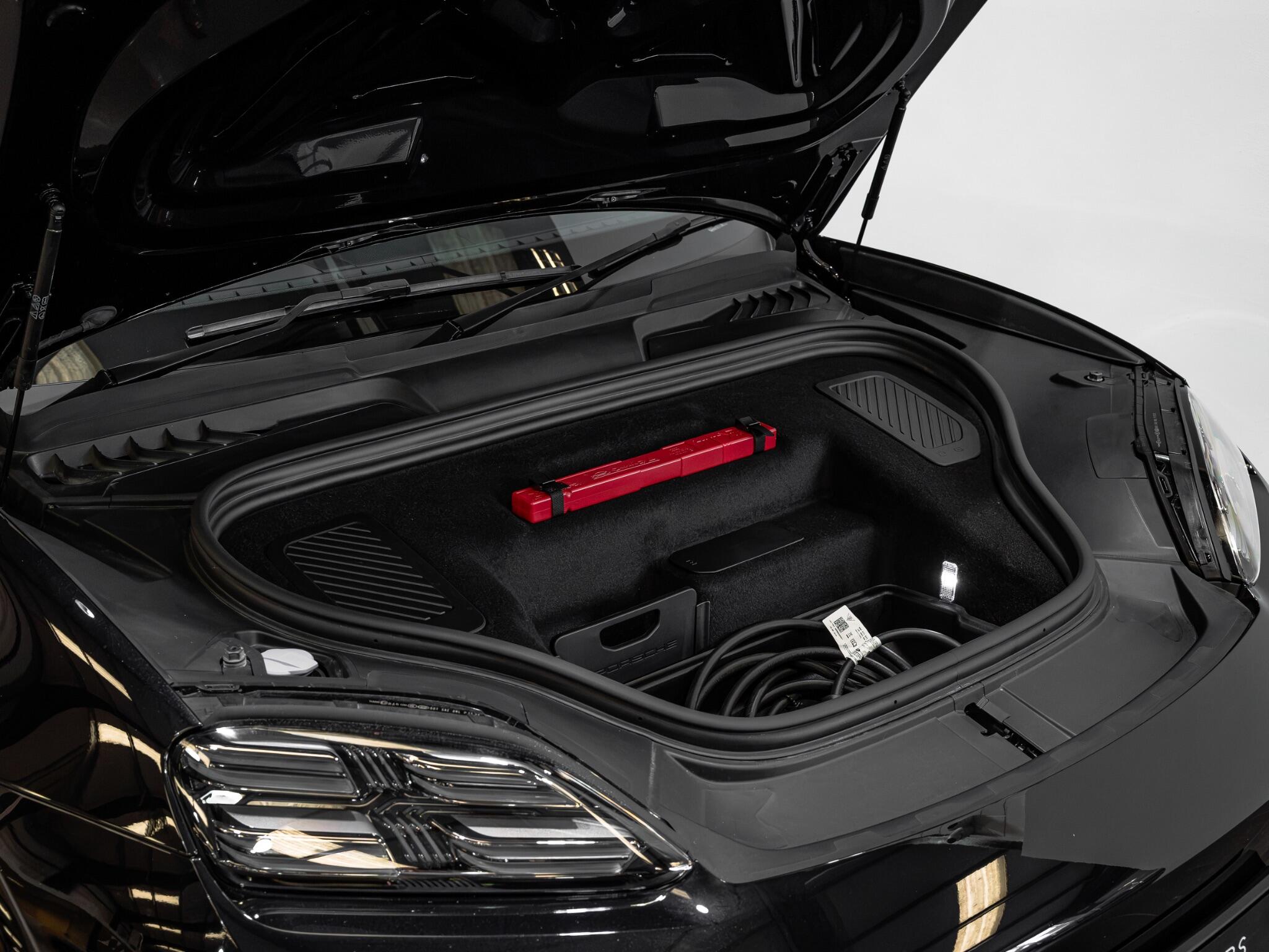 Porsche Macan view 13