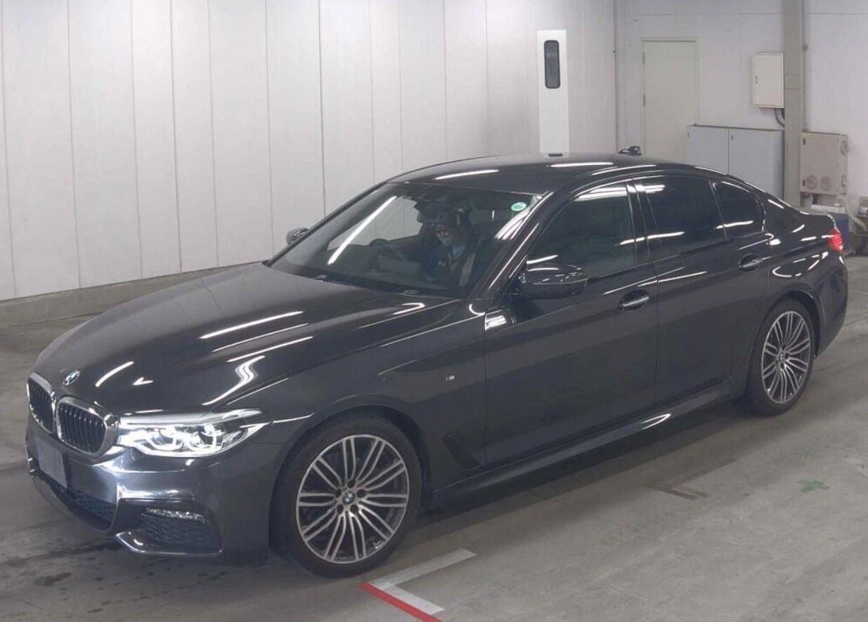 BMW 5 Series view 3