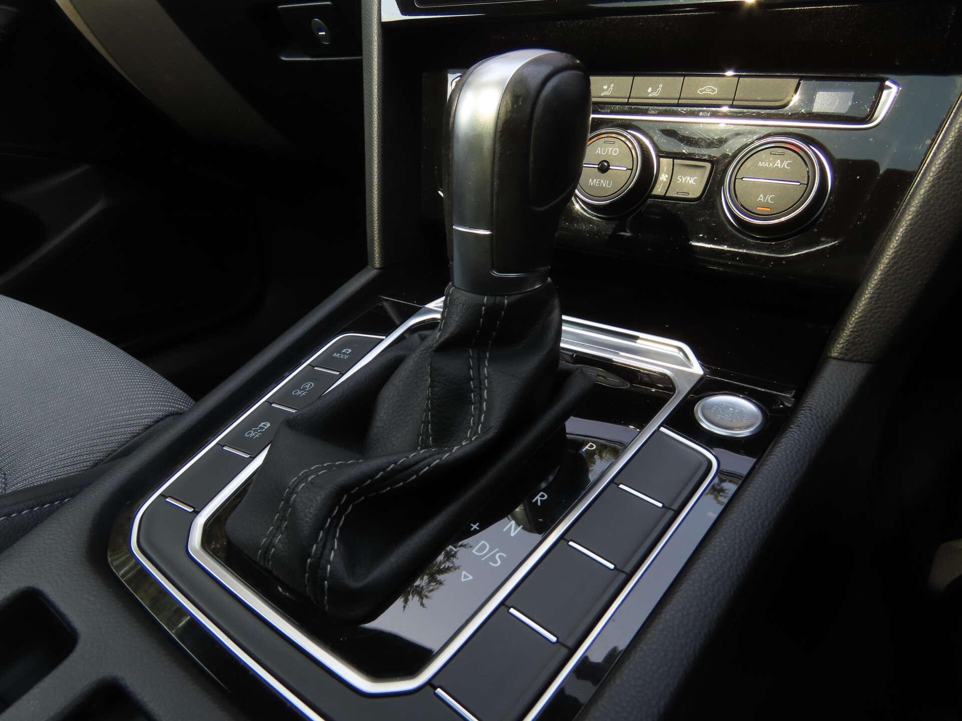Volkswagen Passat view 11