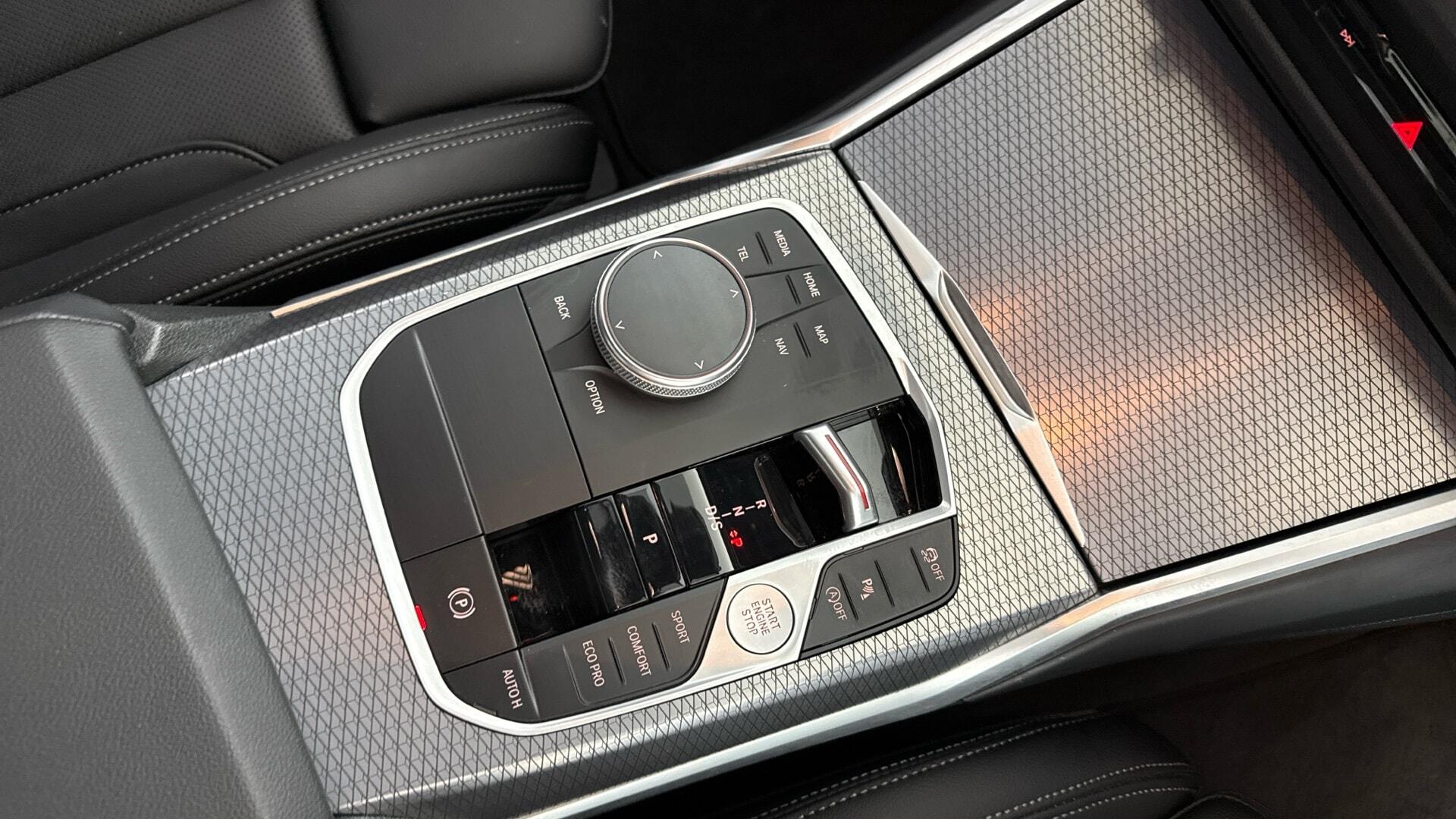 BMW 3 Series view 10