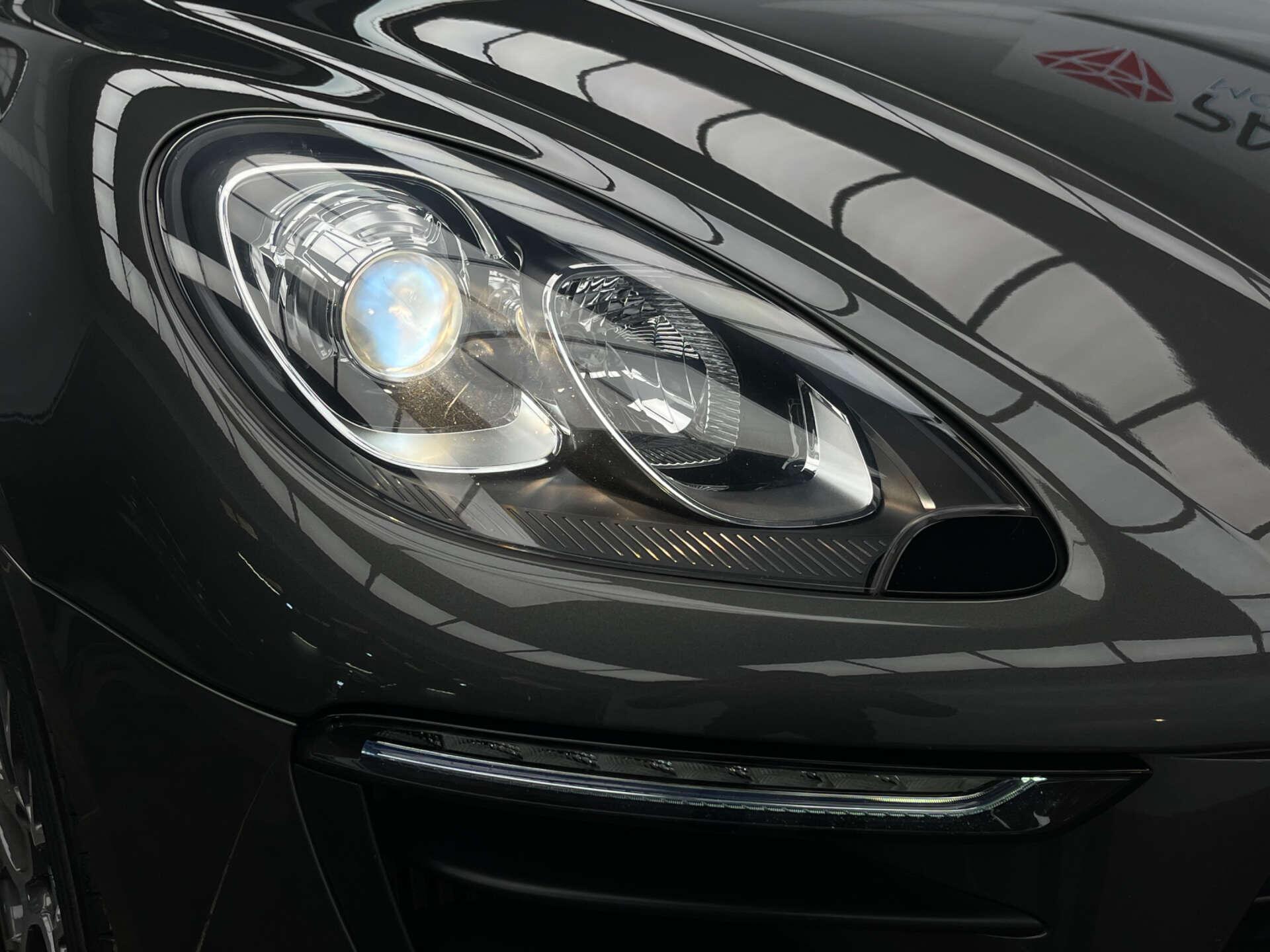 Porsche Macan view 5