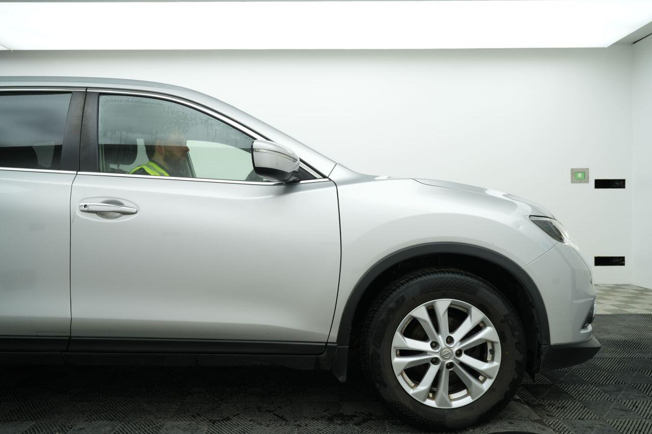 Nissan X-Trail view 3