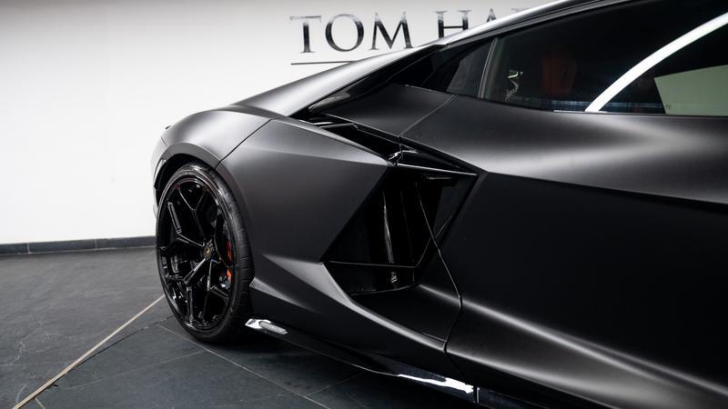 Lamborghini Revuelto view 23