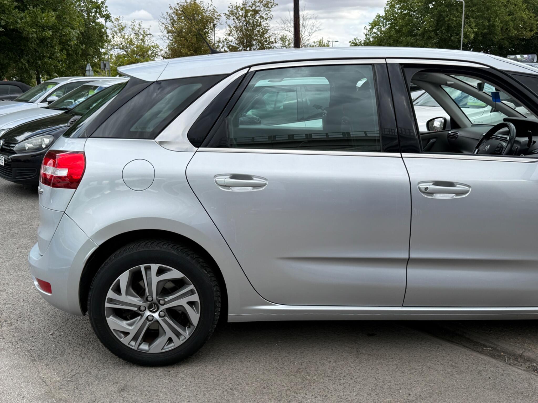 Citroen C4 Picasso - Image 21