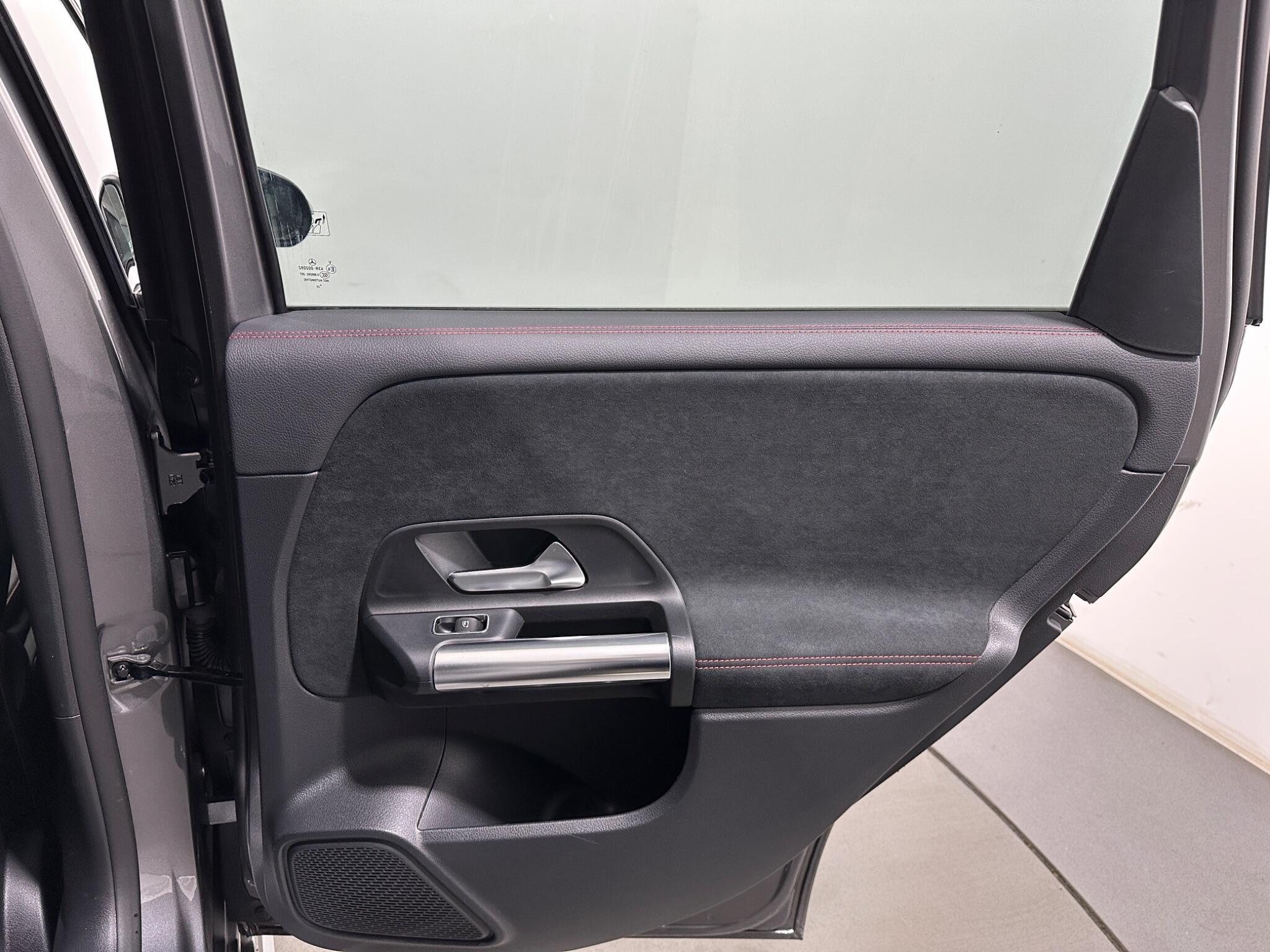 Mercedes-Benz B-Class view 45