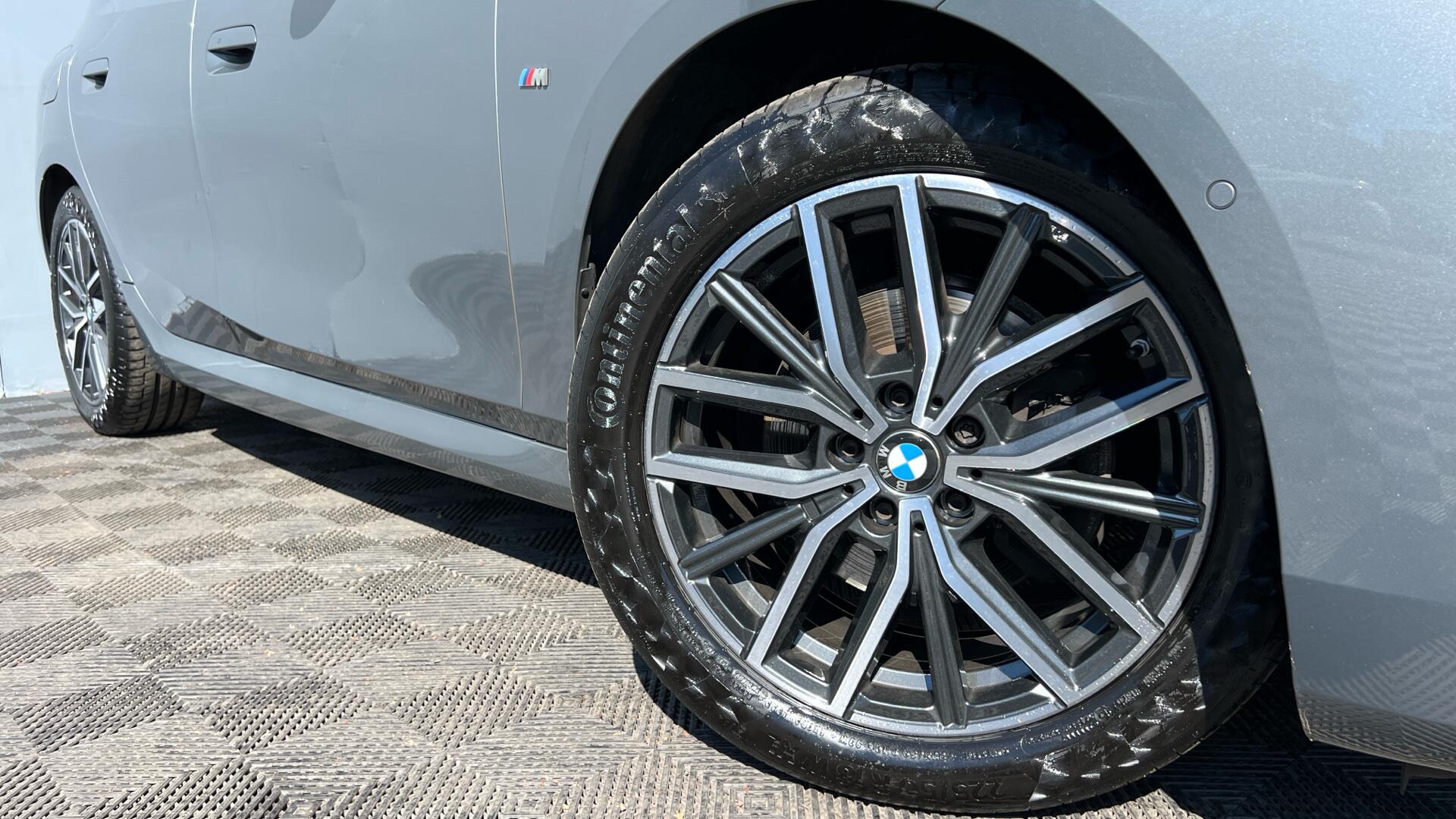 BMW 2 Series view 25