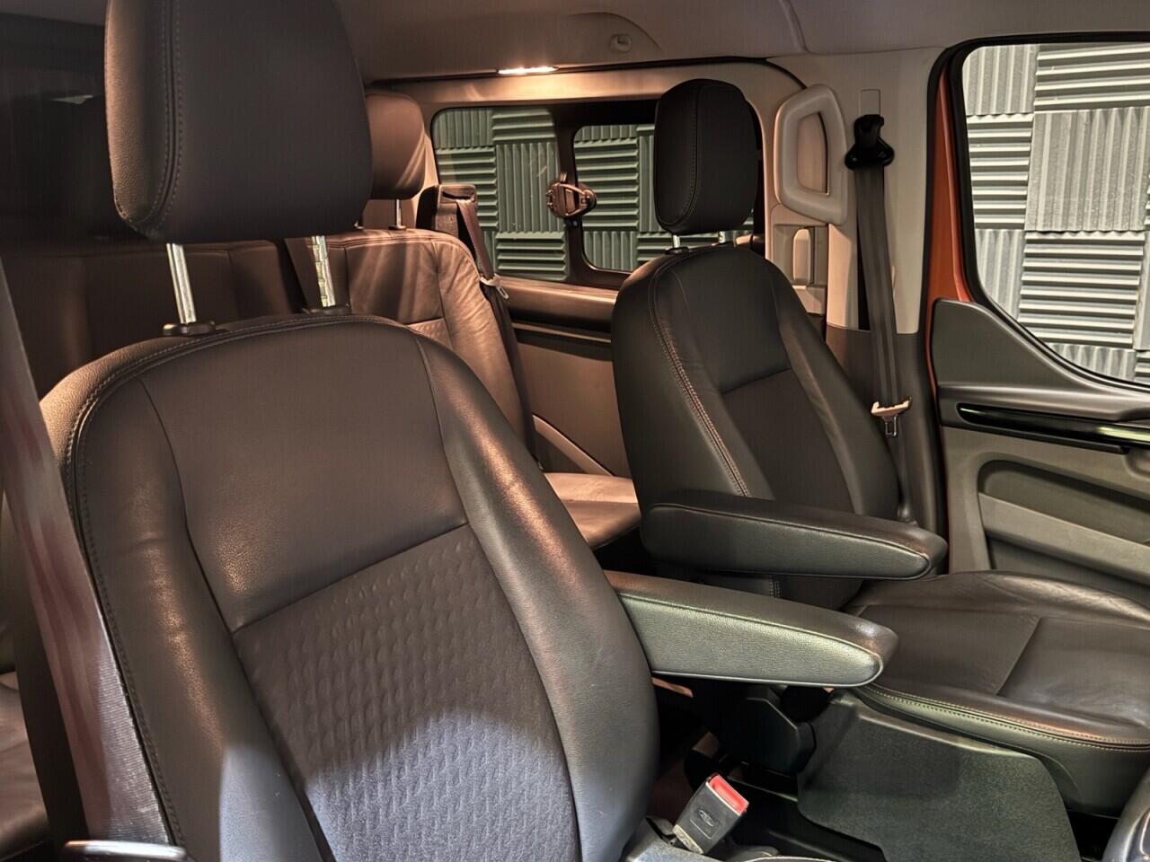 Ford Transit Custom view 14