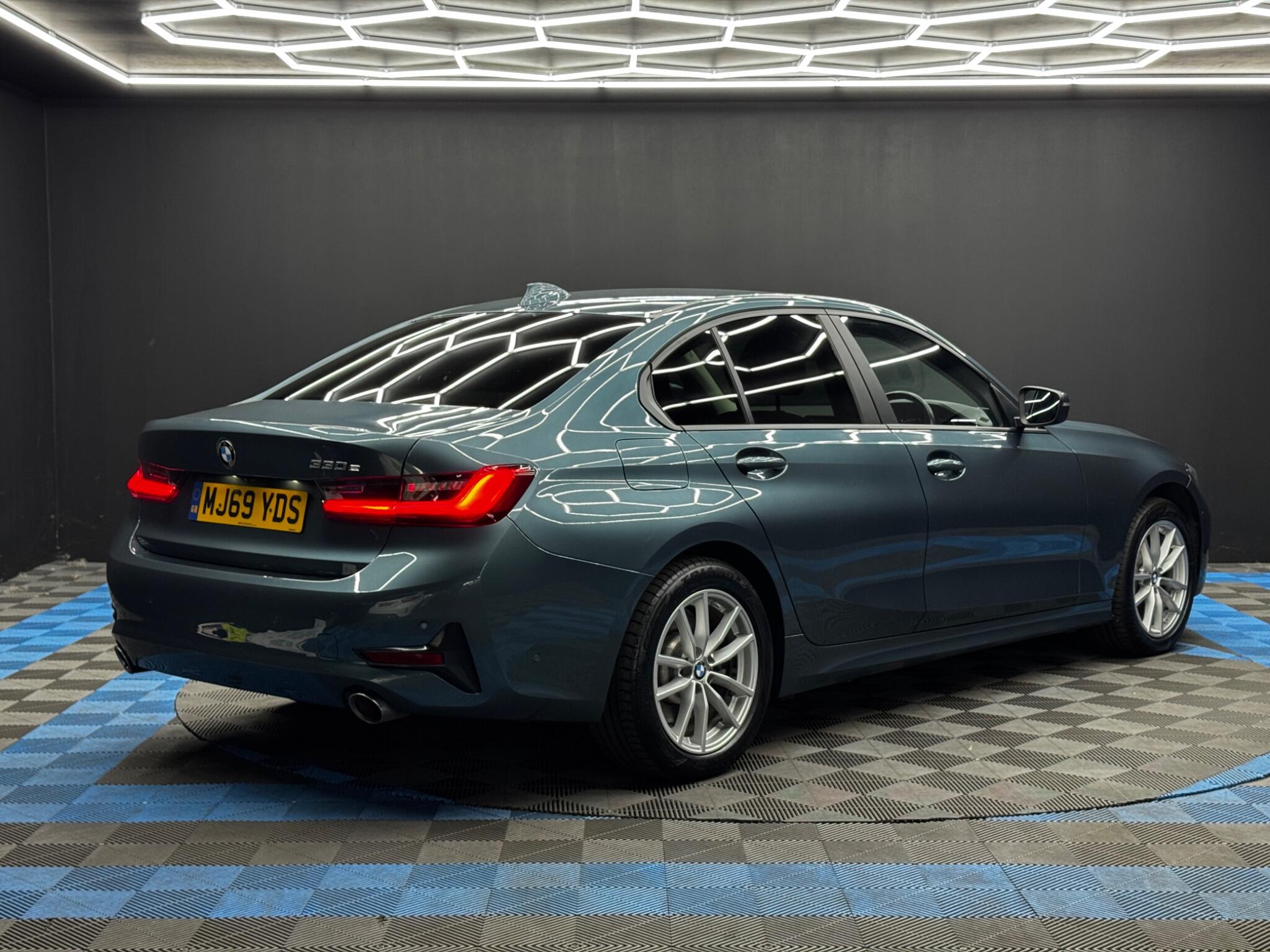 BMW 3 Series view 5