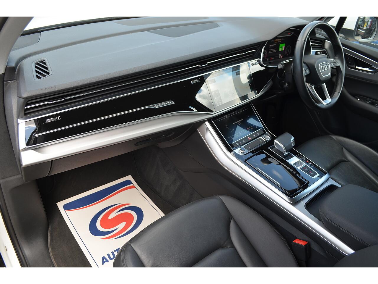 Audi Q7 view 14