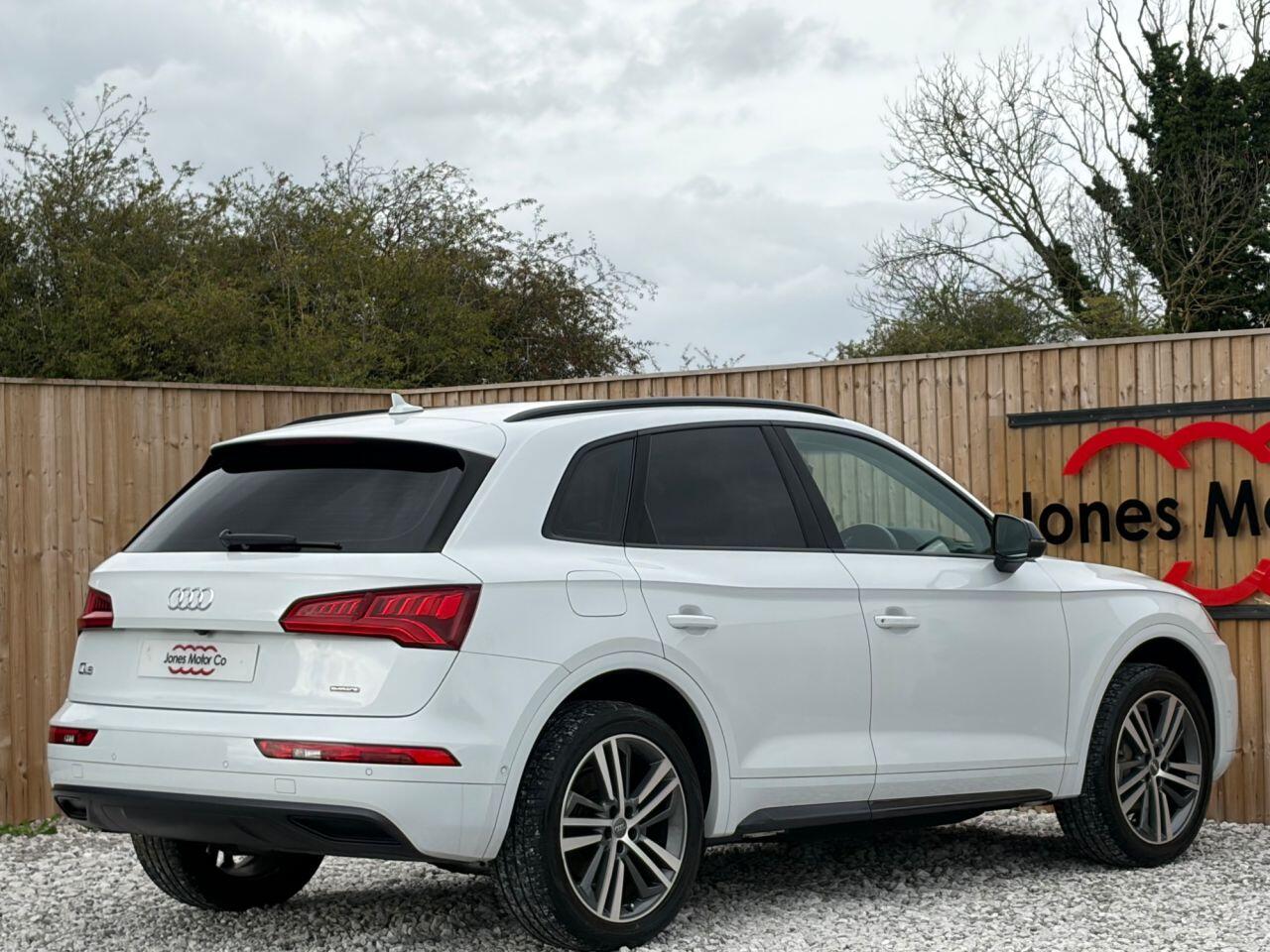 Audi Q5 view 6