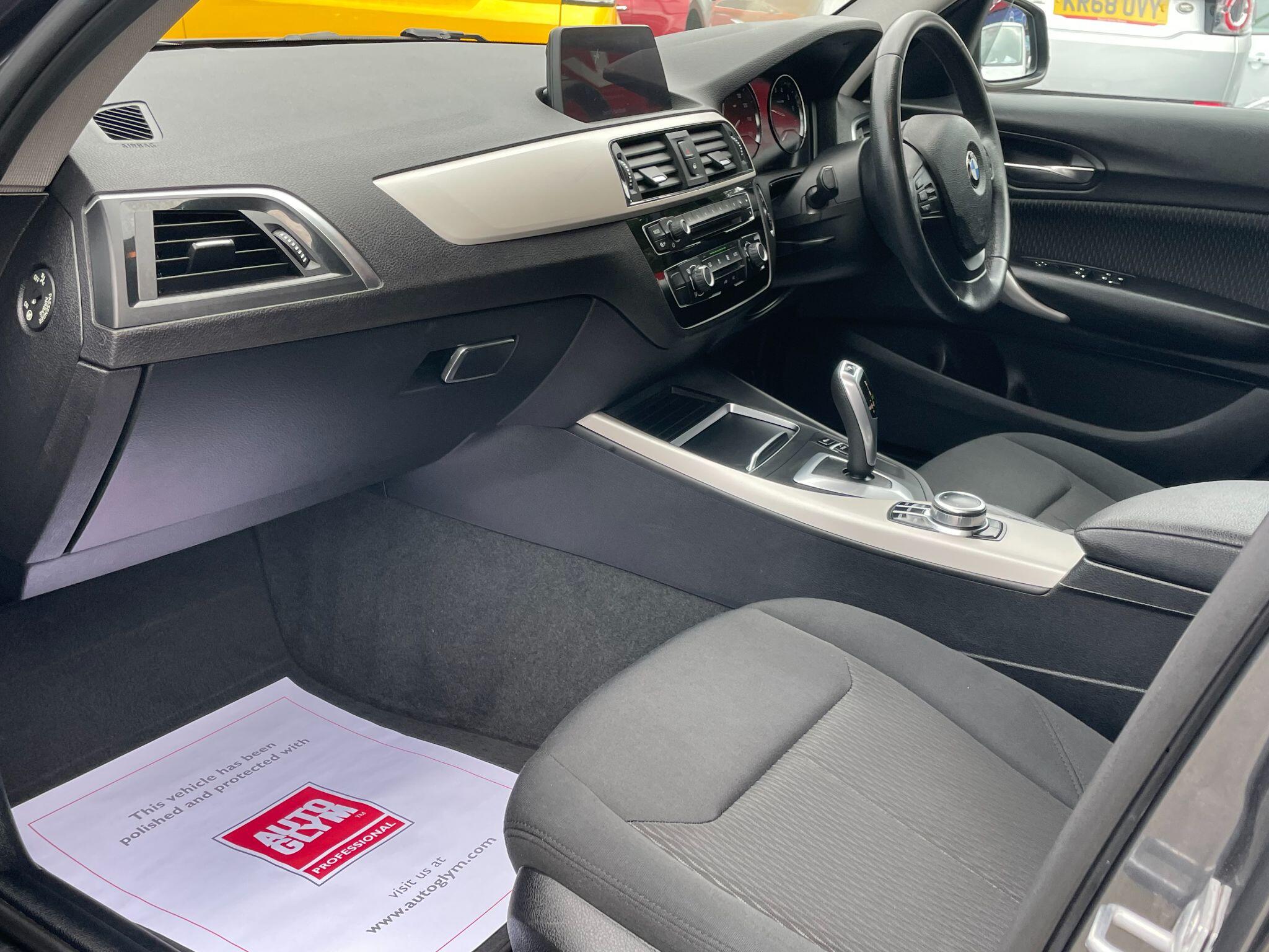 BMW 1 Series view 21