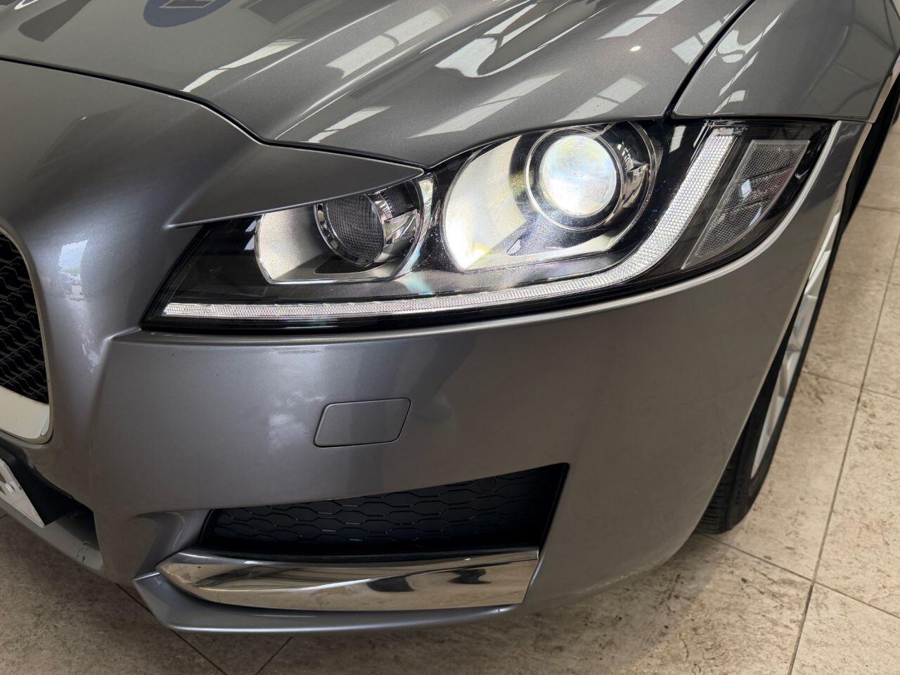Jaguar XF view 5