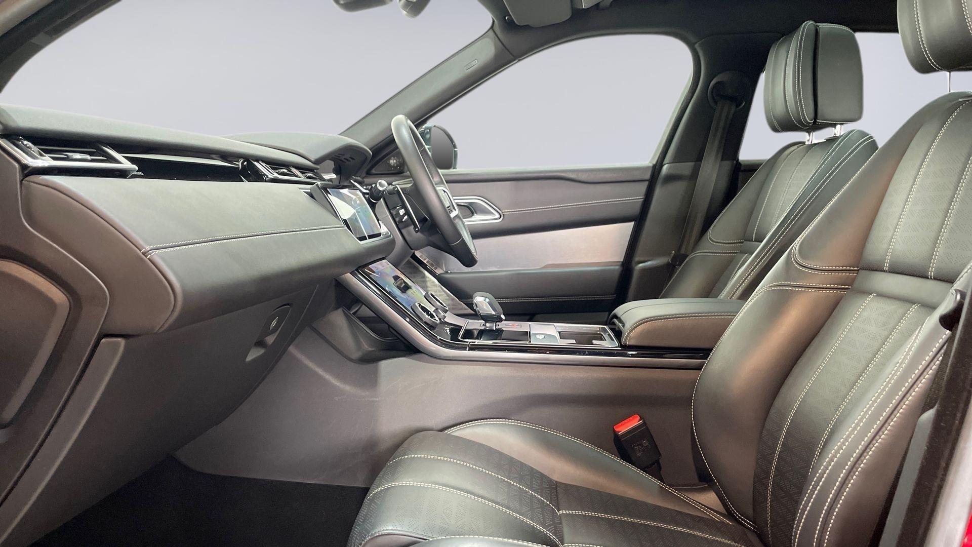 Land Rover Range Rover Velar view 3
