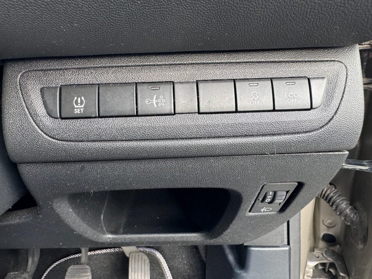 Peugeot 208 view 57
