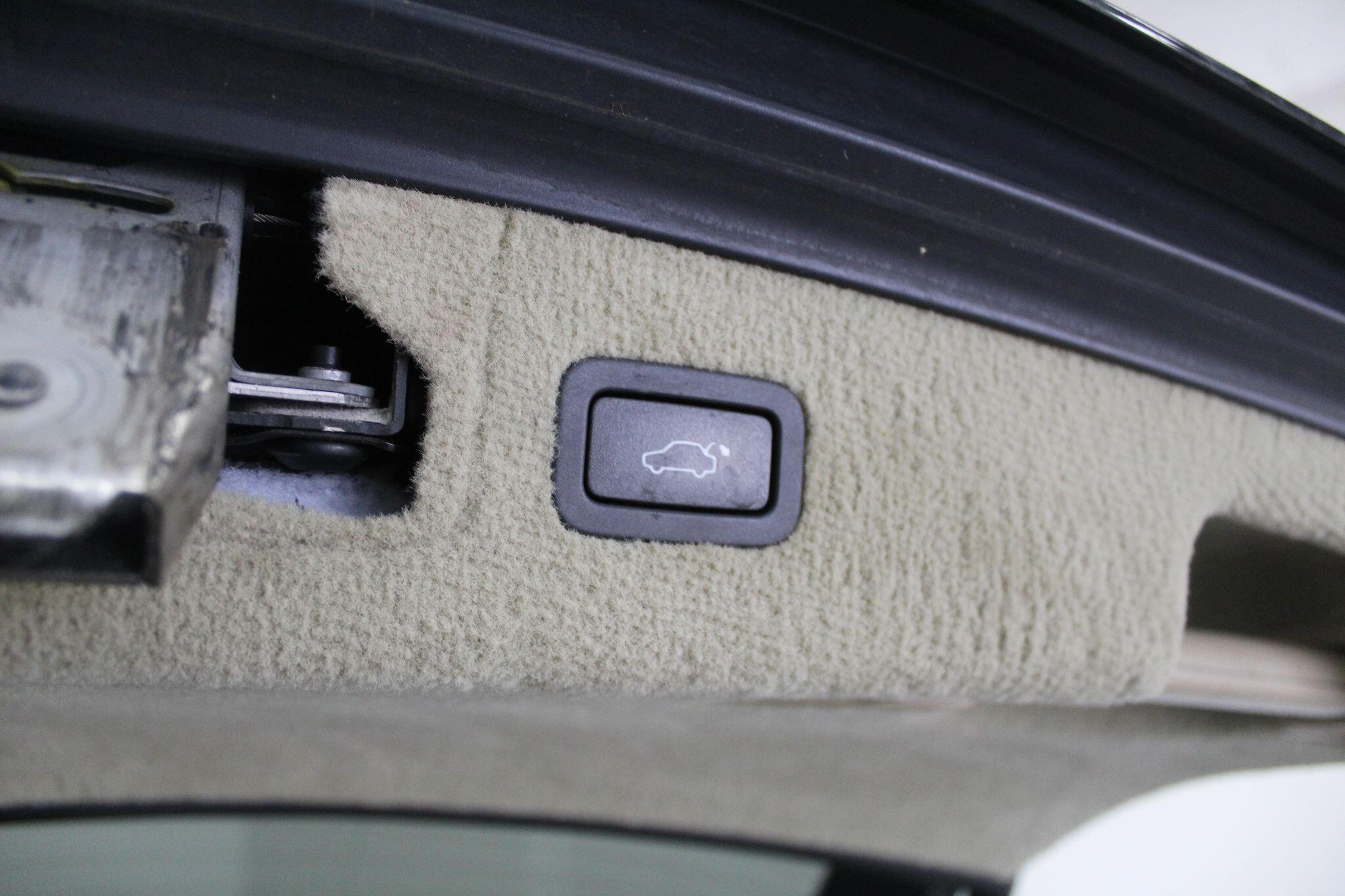 Jaguar XF view 25
