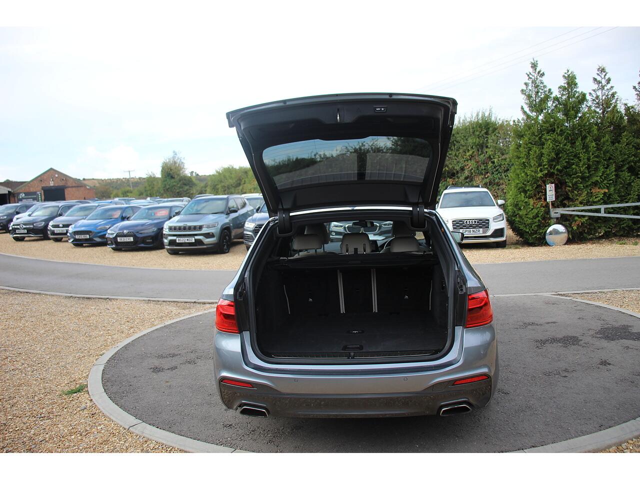 BMW 5 Series view 40