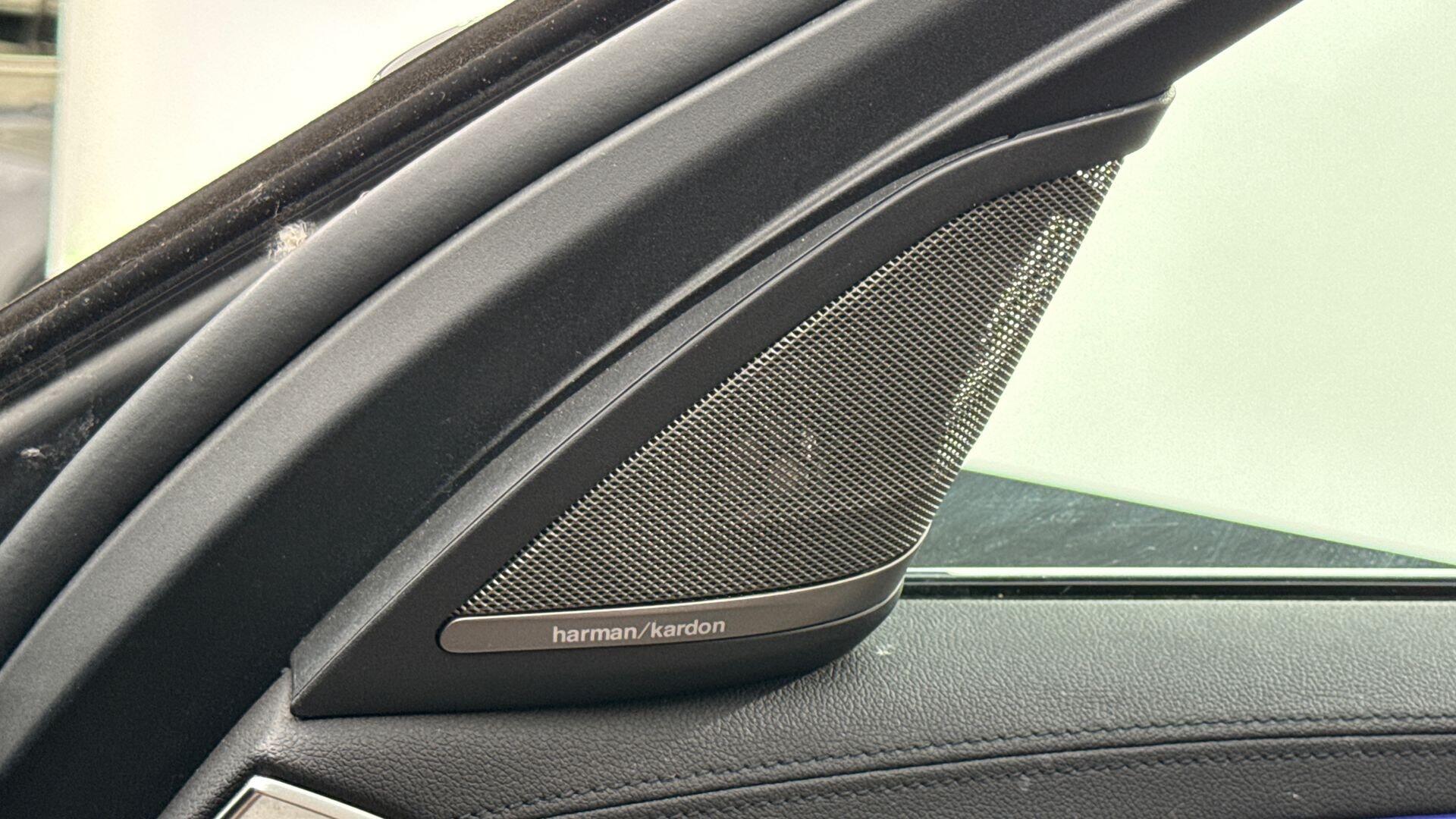 BMW 5 Series view 21