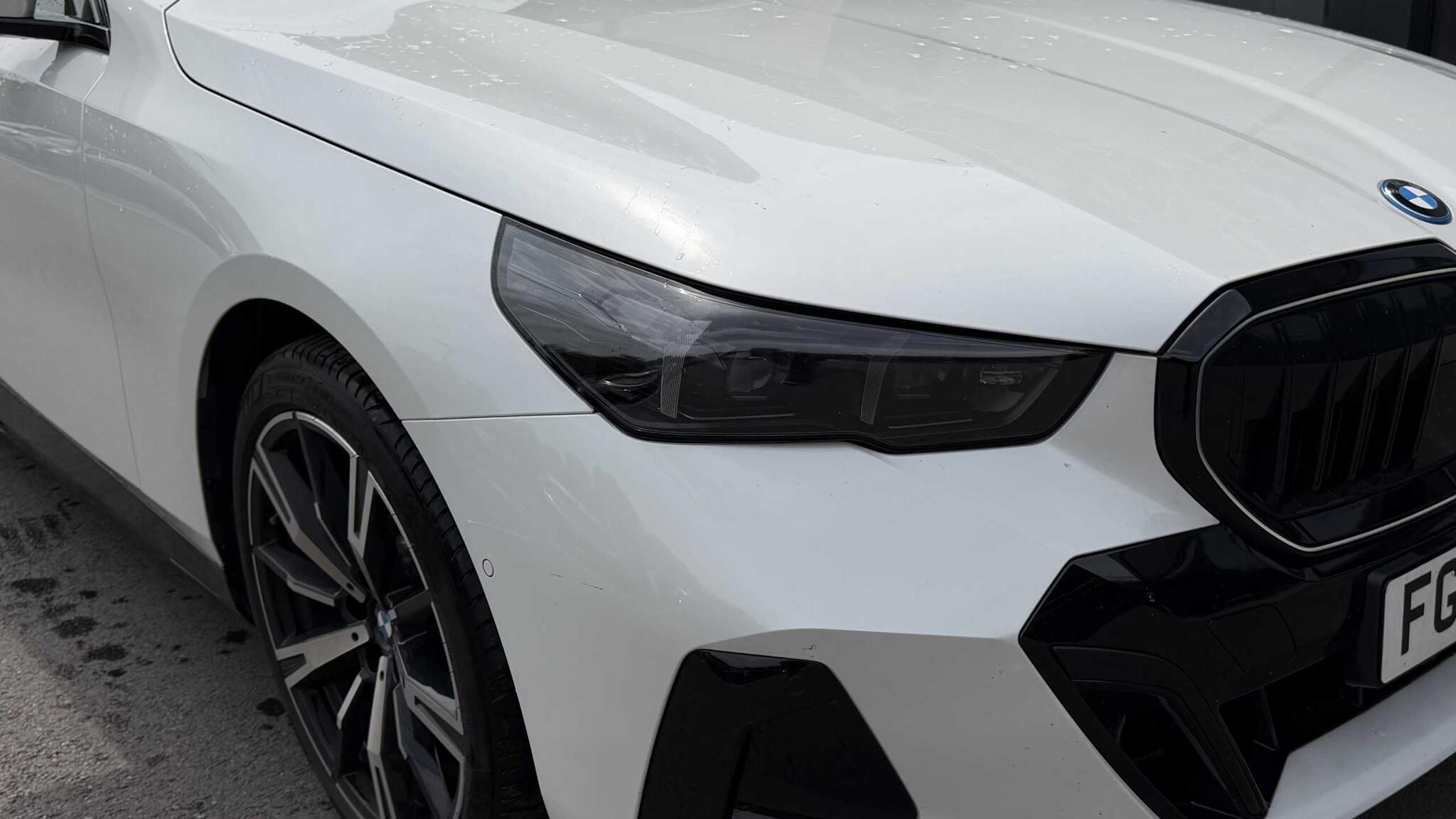 BMW 5 Series view 14