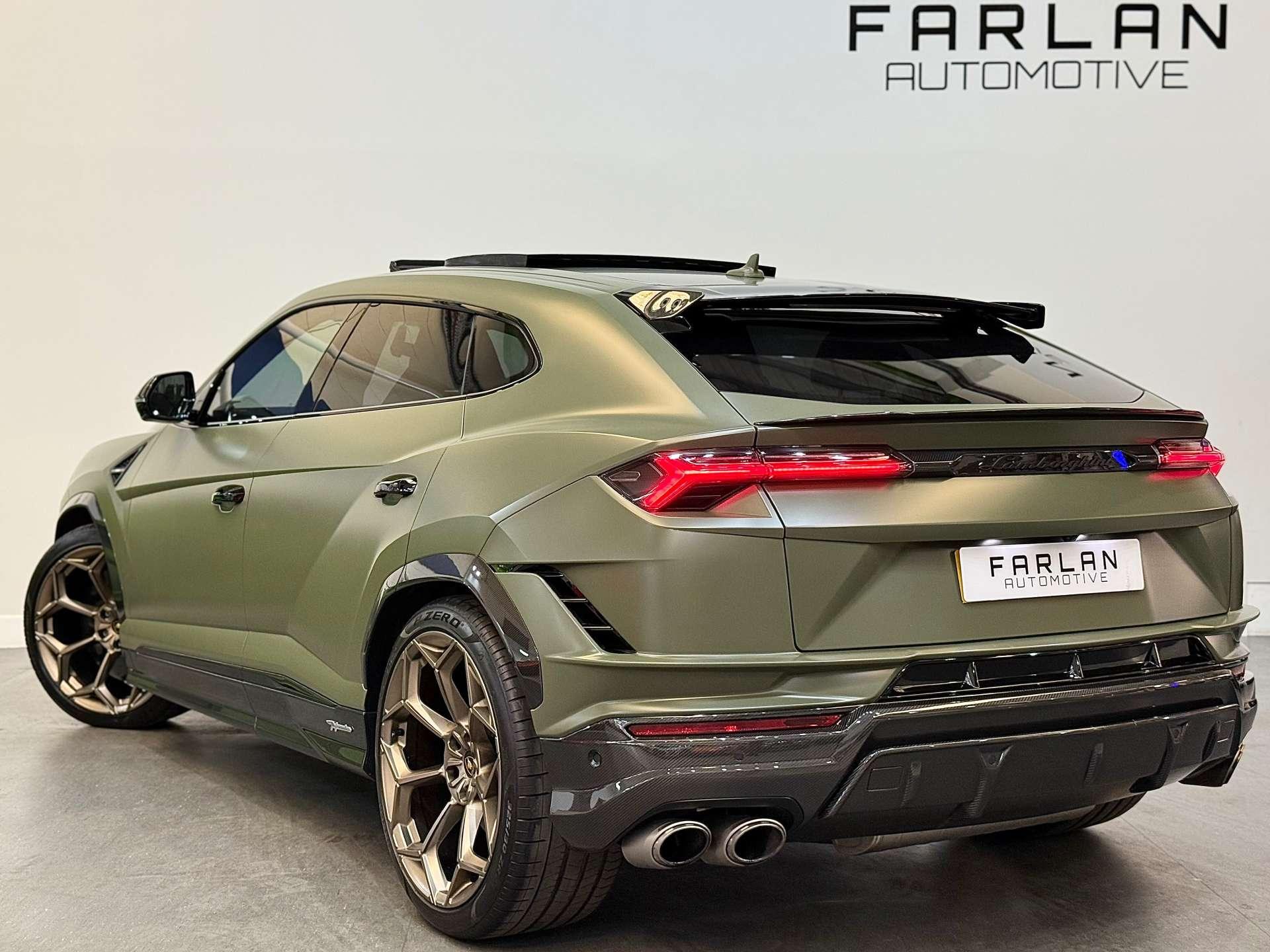 Lamborghini Urus view 4