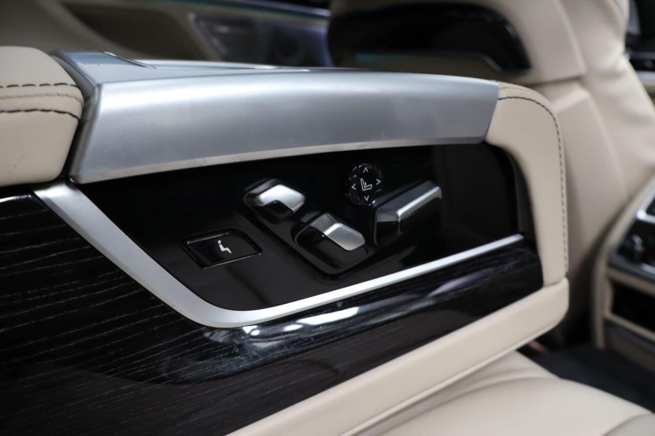 BMW 7 Series view 24