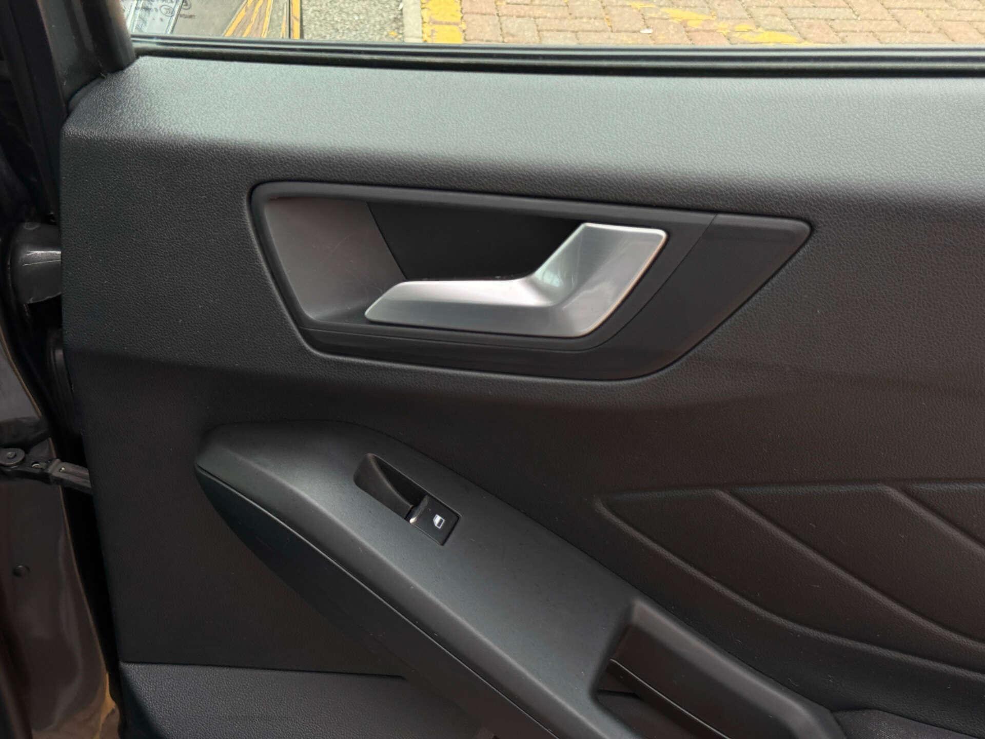 Ford Focus view 27